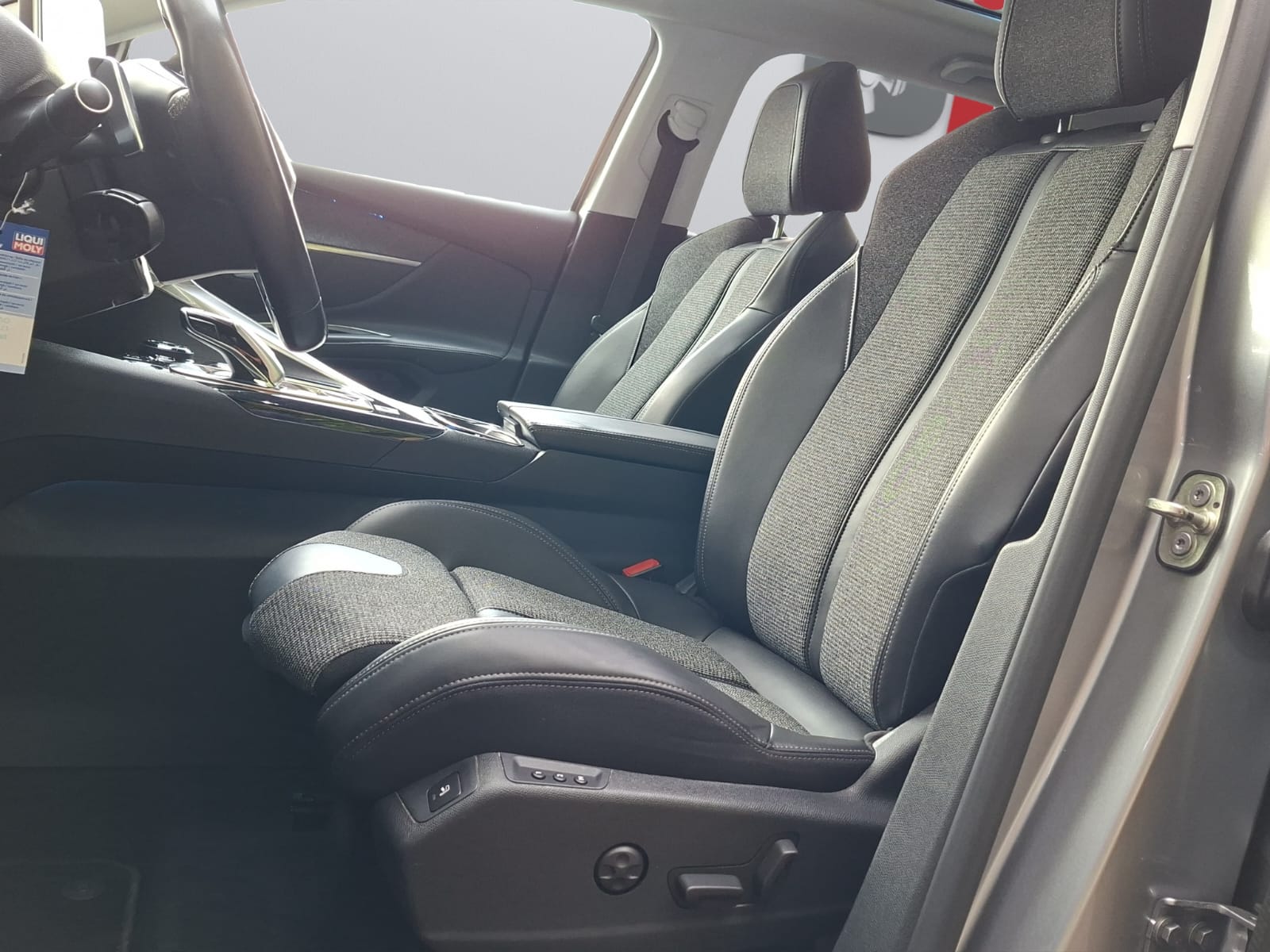 PEUGEOT 5008 1.6 THP Allure EAT-image-10