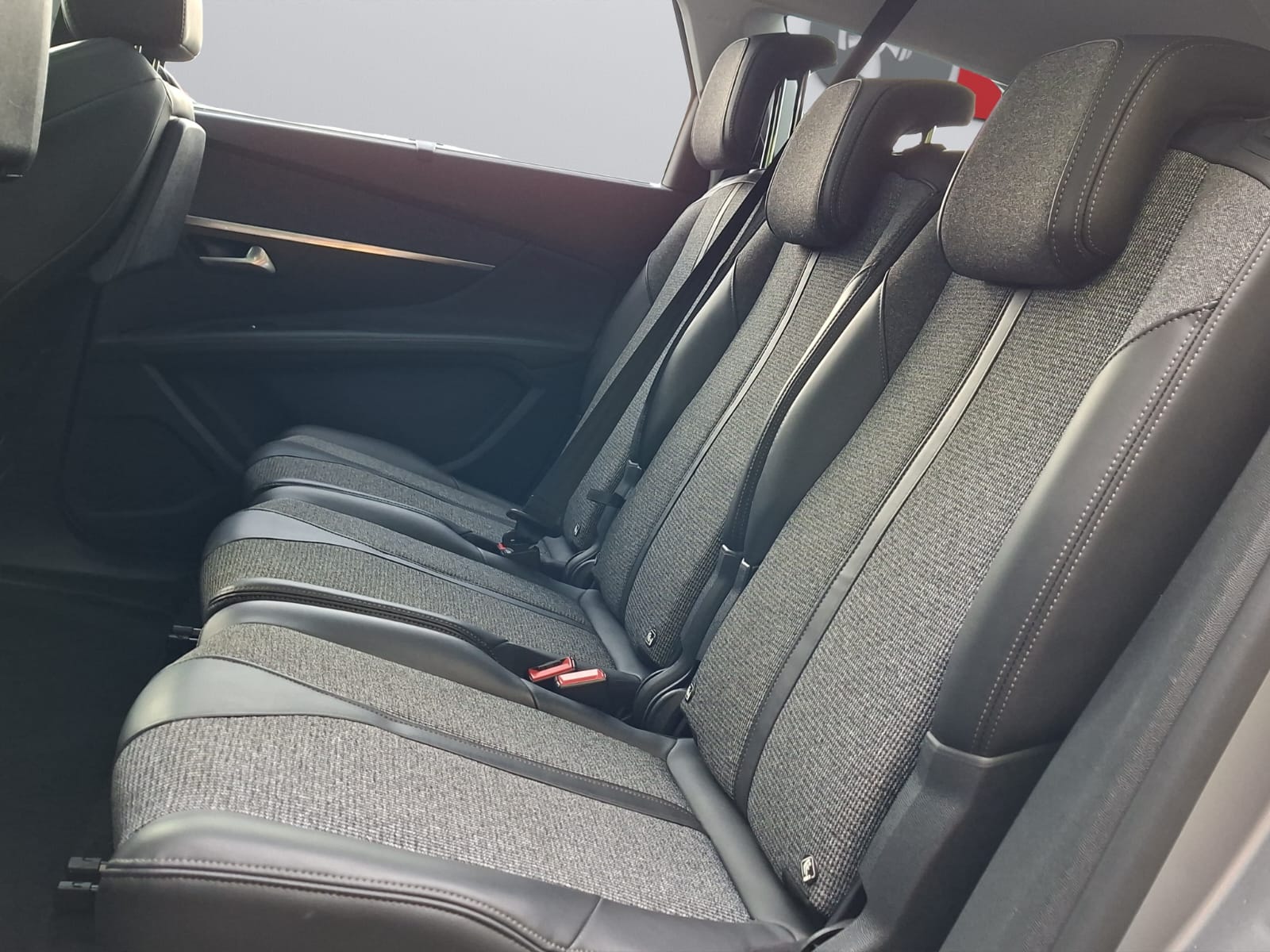 PEUGEOT 5008 1.6 THP Allure EAT-image-9