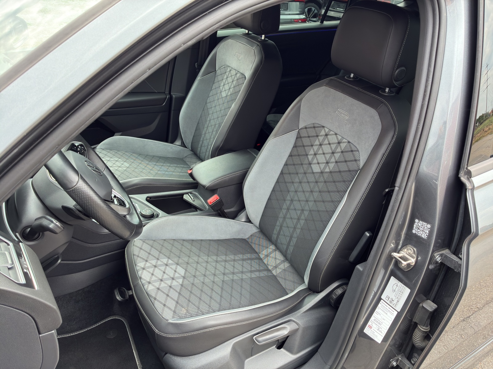 VW Tiguan Allspace 2.0 TDI SCR R-Line 4Motion DSG-image-11