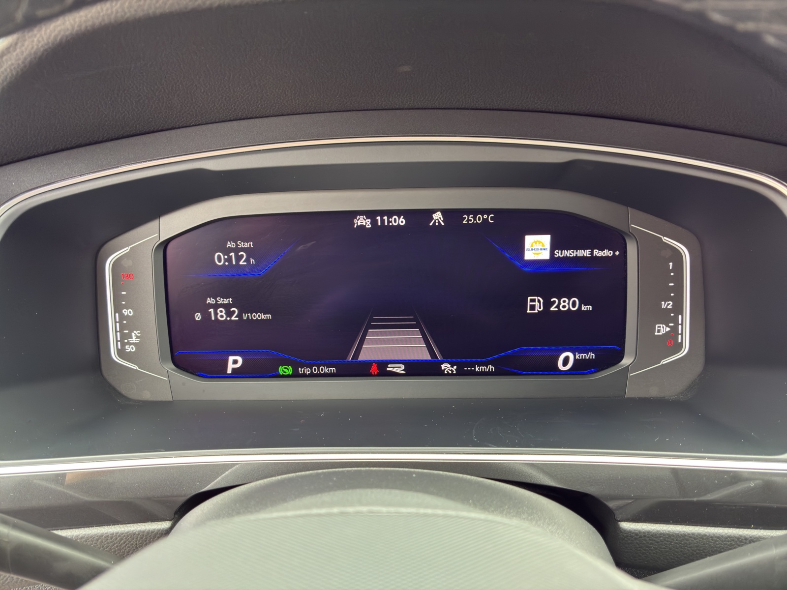 VW Tiguan Allspace 2.0 TDI SCR R-Line 4Motion DSG-image-5