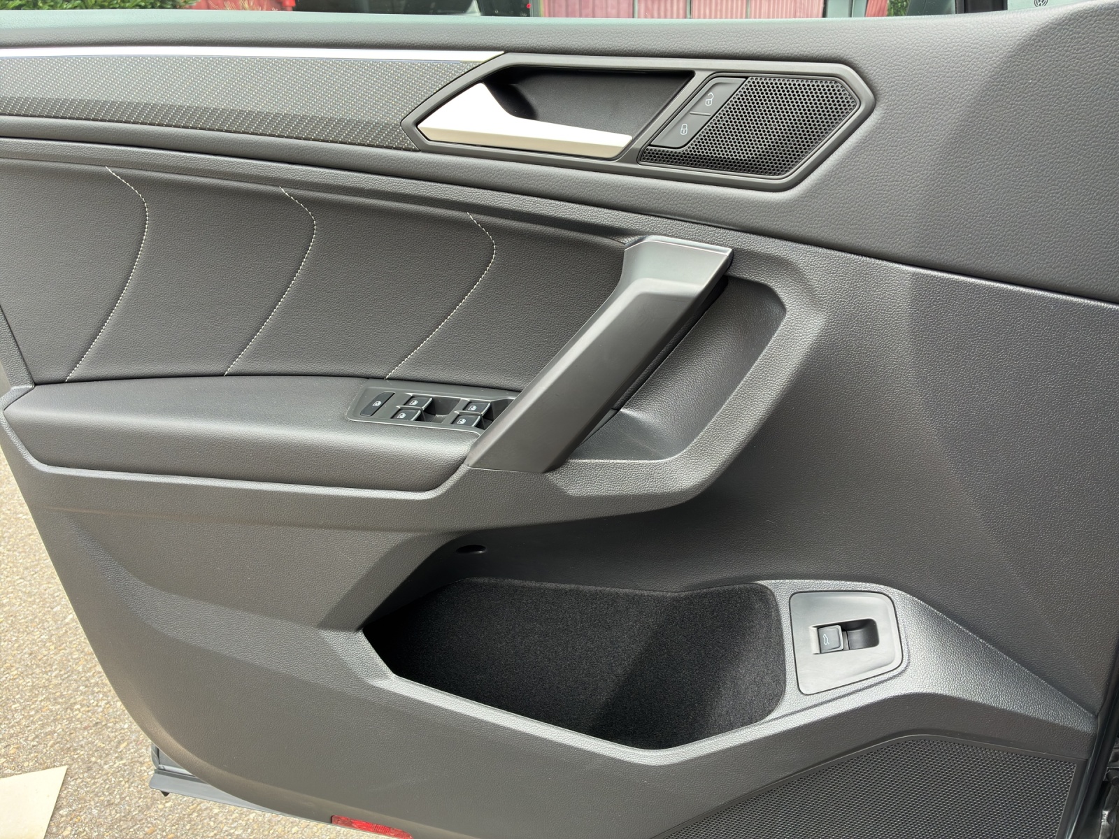 VW Tiguan Allspace 2.0 TDI SCR R-Line 4Motion DSG-image-16