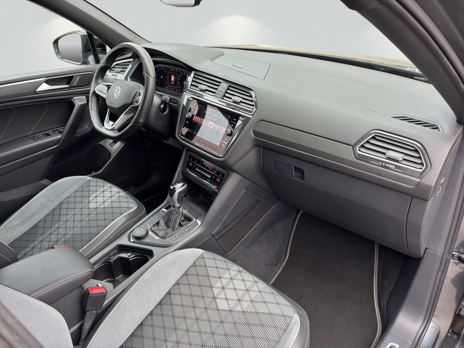 VW Tiguan Allspace 2.0 TDI SCR R-Line 4Motion DSG-image-7
