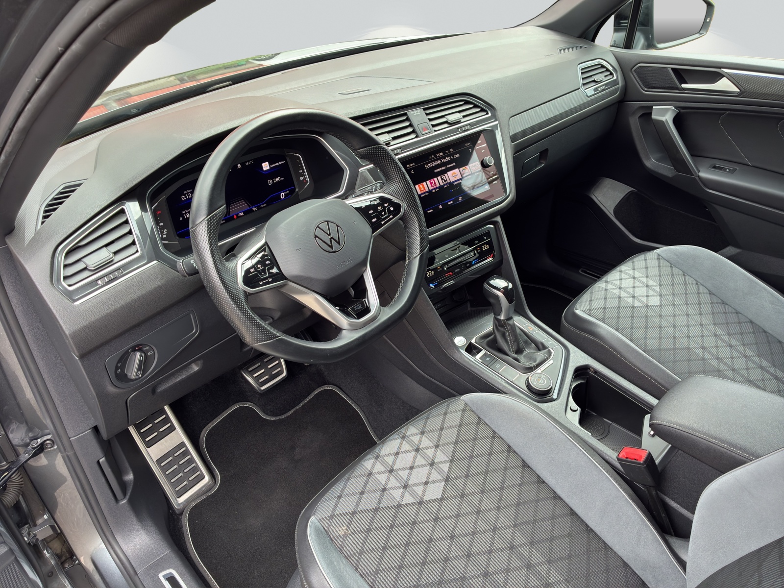 VW Tiguan Allspace 2.0 TDI SCR R-Line 4Motion DSG-image-4