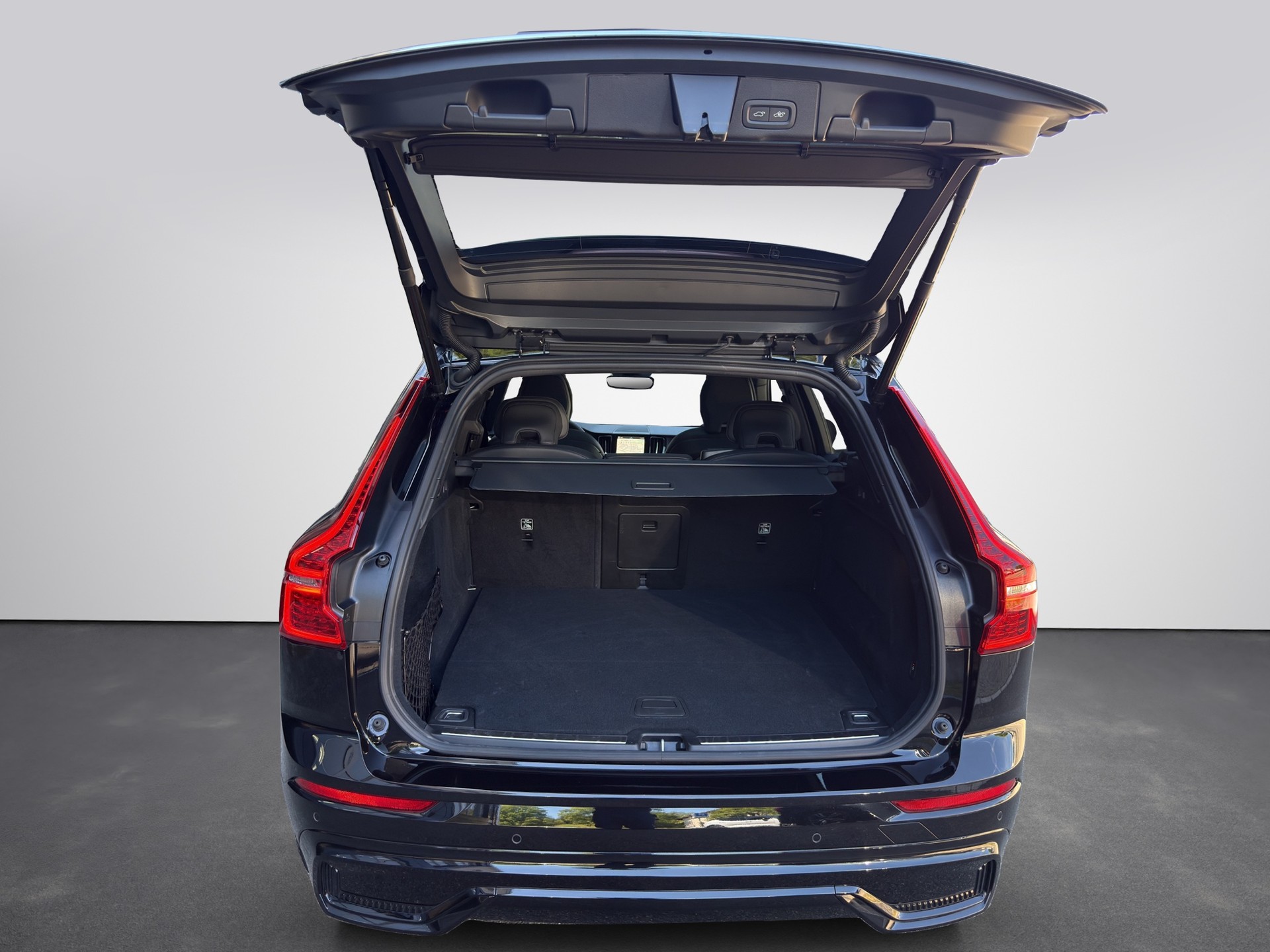VOLVO XC60 2.0 T8 TE XCENTRIC Black Edition eAWD-image-14