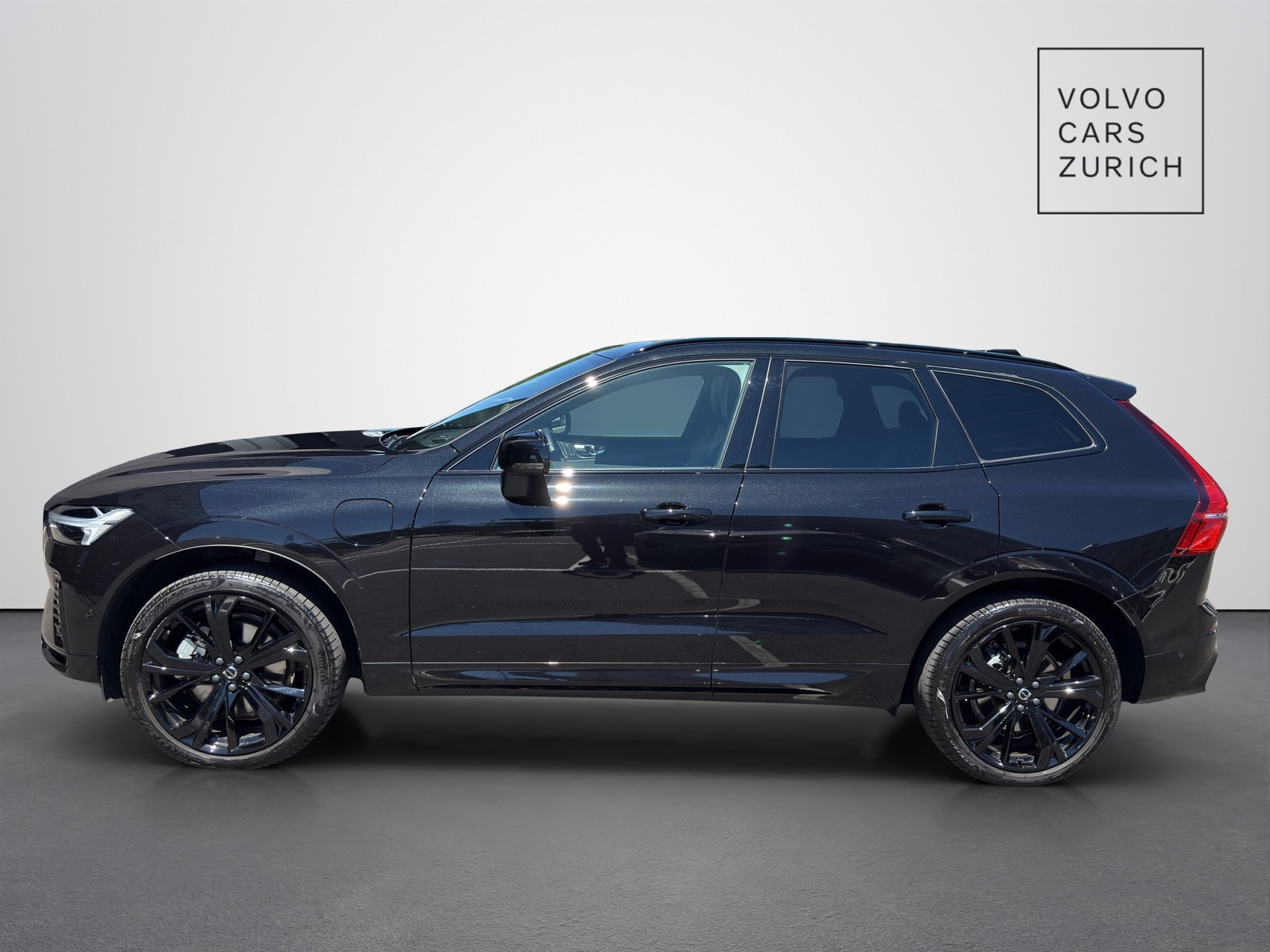 VOLVO XC60 2.0 T8 TE XCENTRIC Black Edition eAWD-image-2