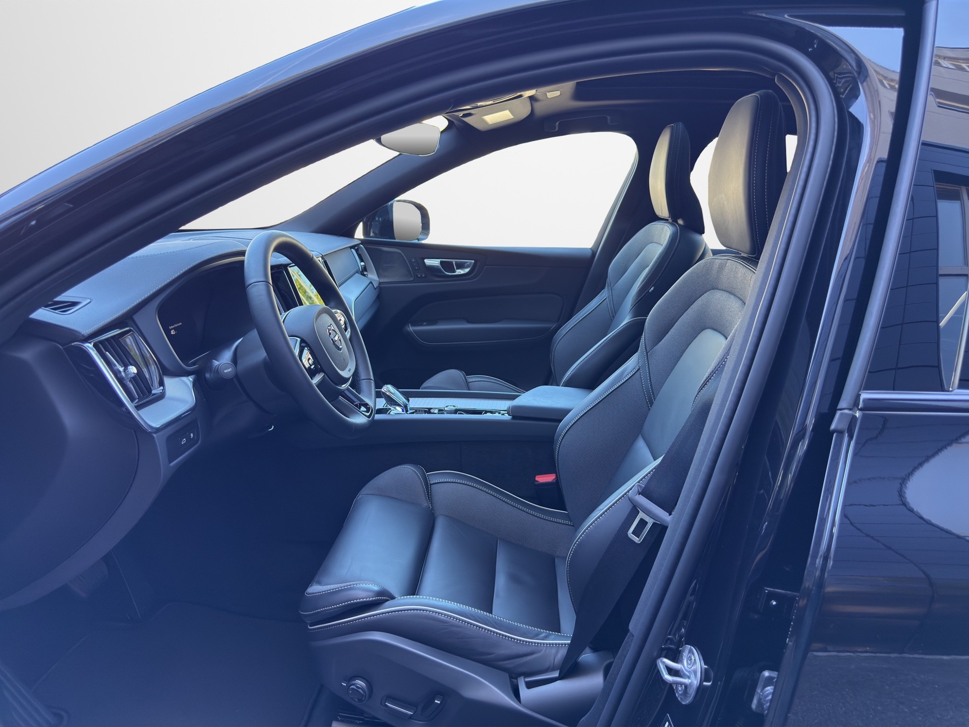 VOLVO XC60 2.0 T8 TE XCENTRIC Black Edition eAWD-image-7