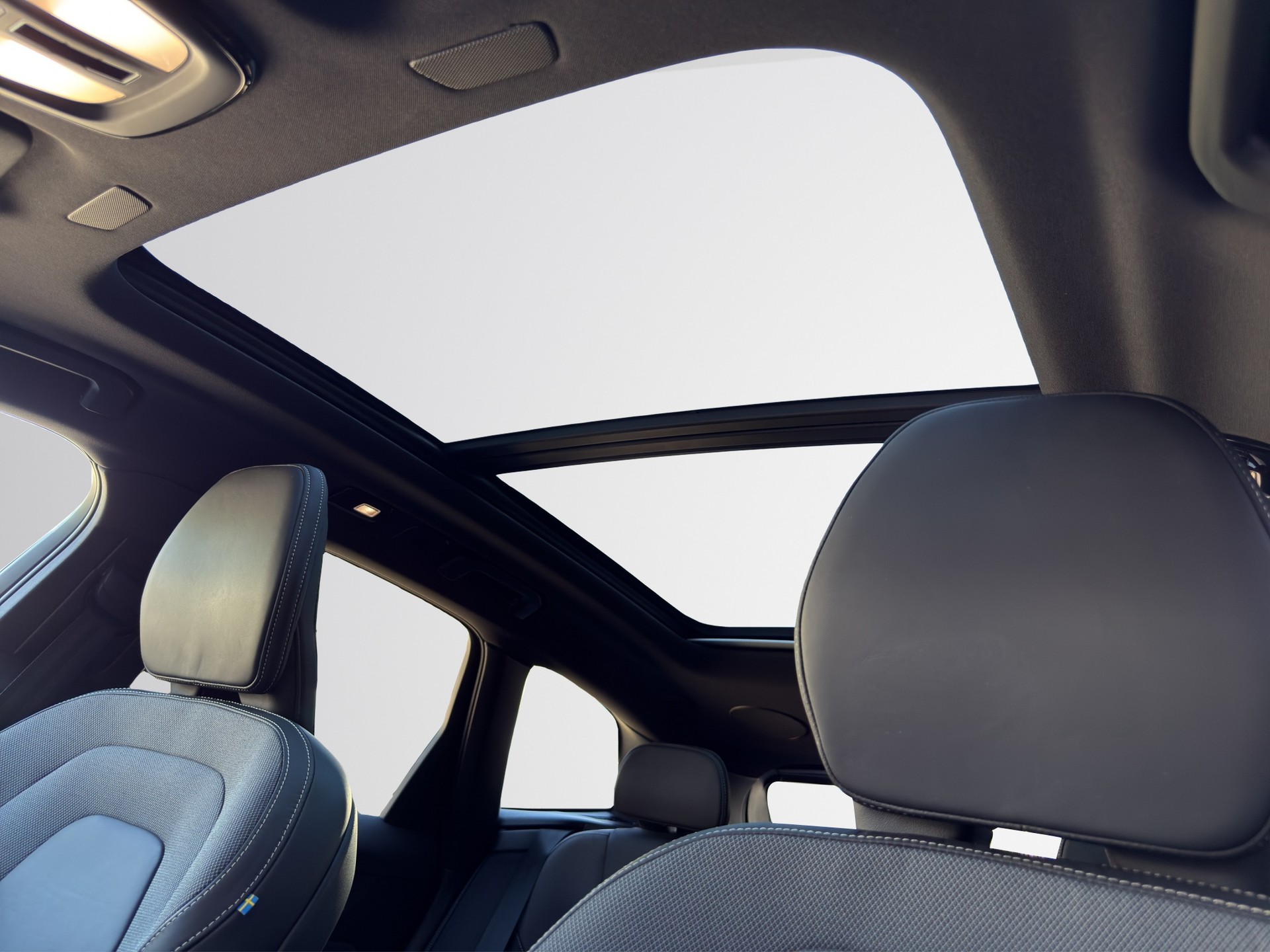 VOLVO XC60 2.0 T8 TE XCENTRIC Black Edition eAWD-image-13