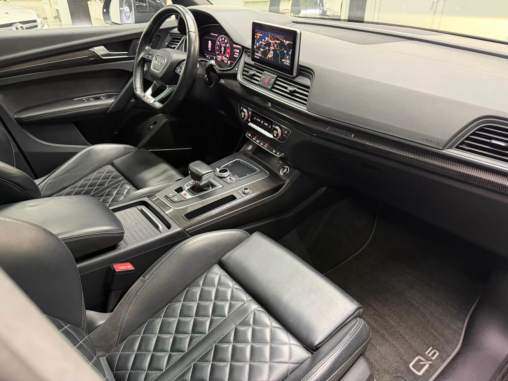 AUDI SQ5 3.0 TFSI quattro S-tronic-image-5