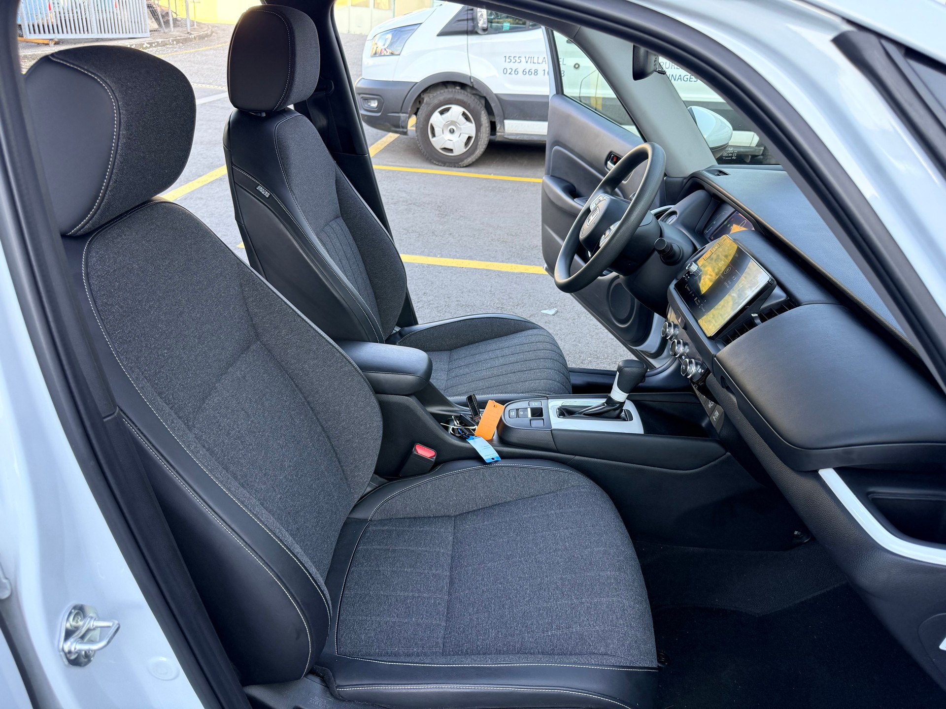 HONDA Jazz 1.5i-MMD Elegance E-CVT-image-9