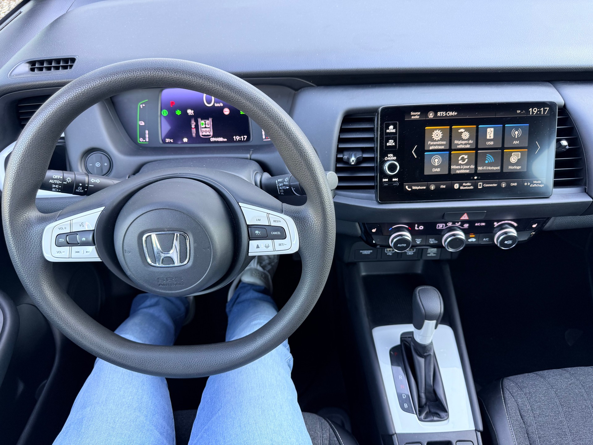 HONDA Jazz 1.5i-MMD Elegance E-CVT-image-13