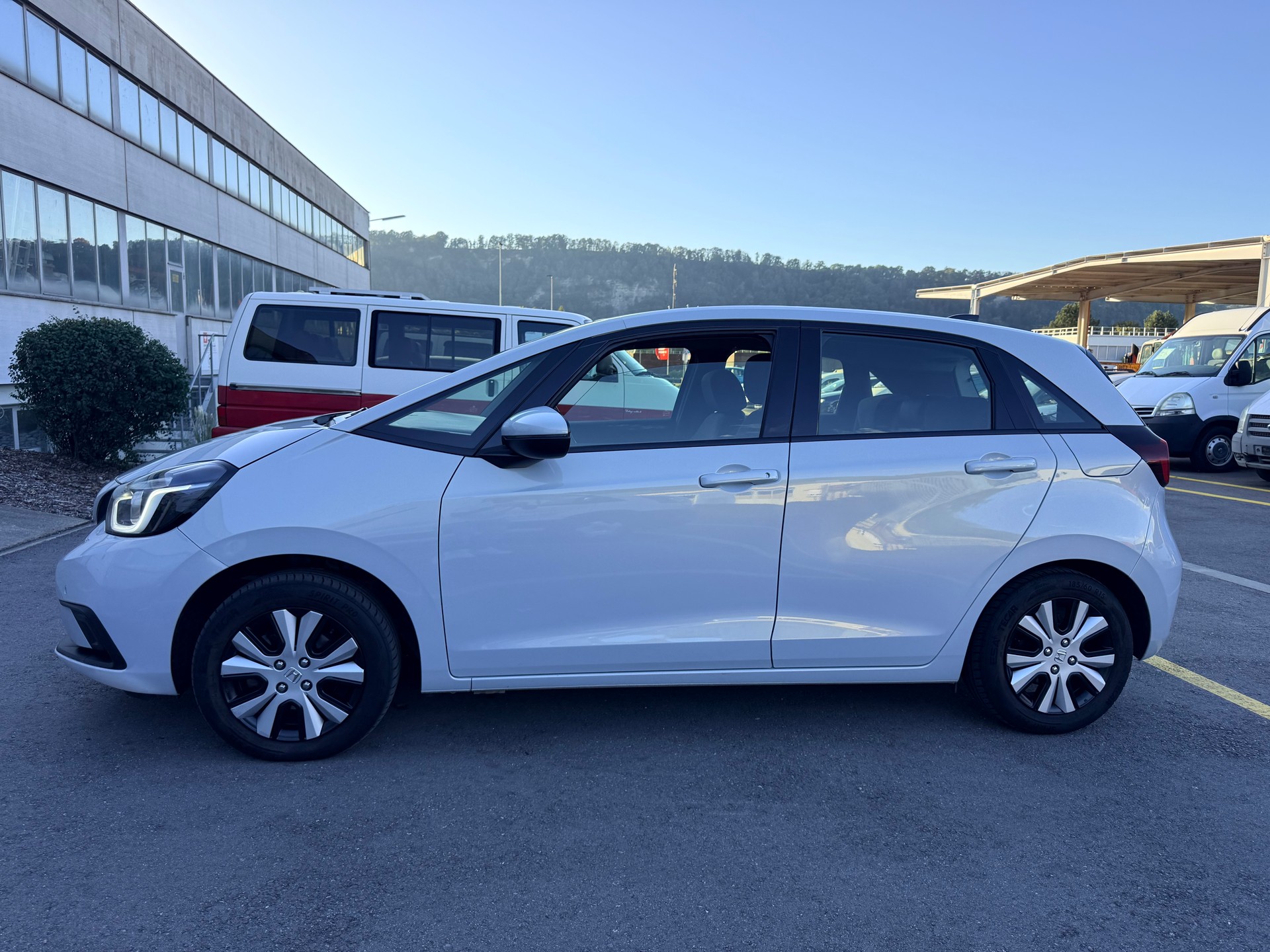 HONDA Jazz 1.5i-MMD Elegance E-CVT-image-1