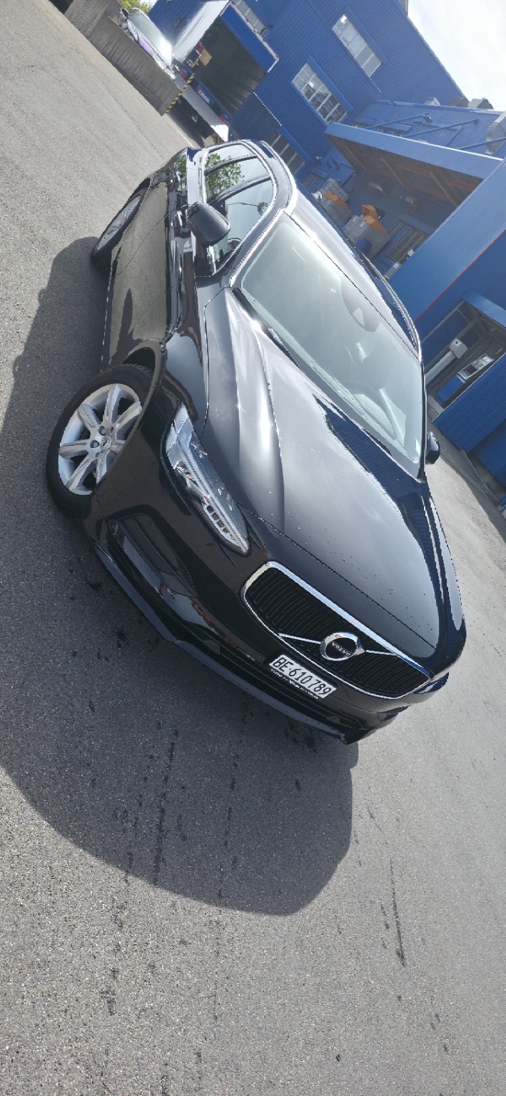 VOLVO 2.0 D4 Momentum-image-1