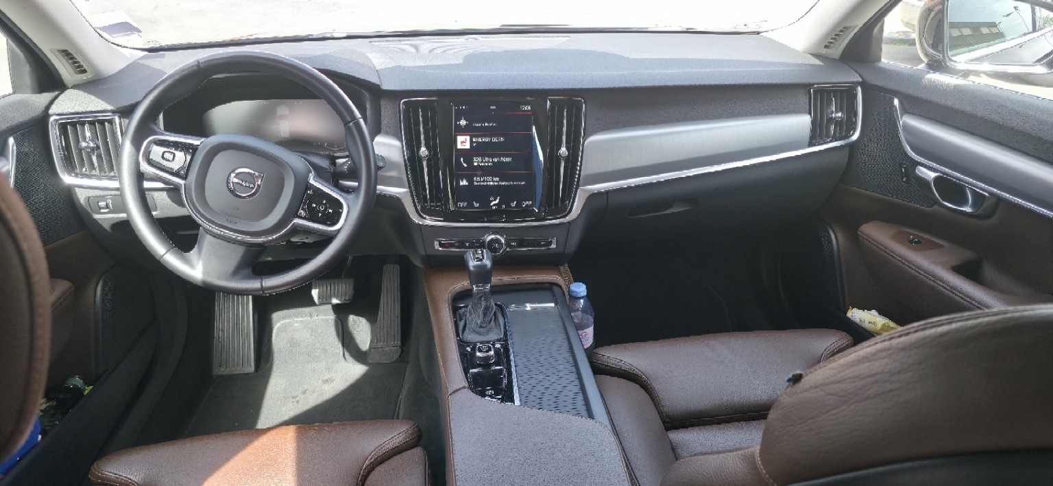 VOLVO 2.0 D4 Momentum-image-5