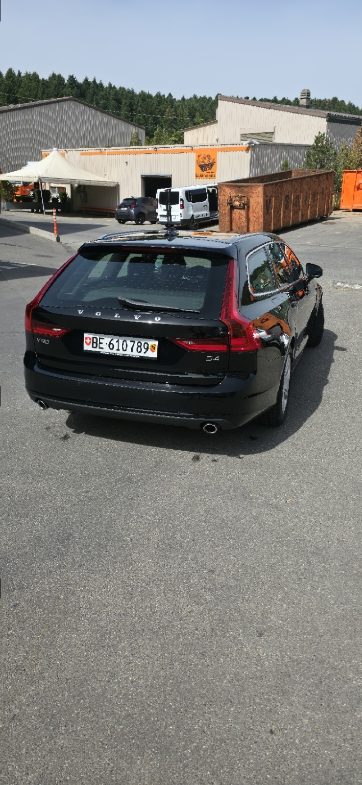 VOLVO 2.0 D4 Momentum-image-2