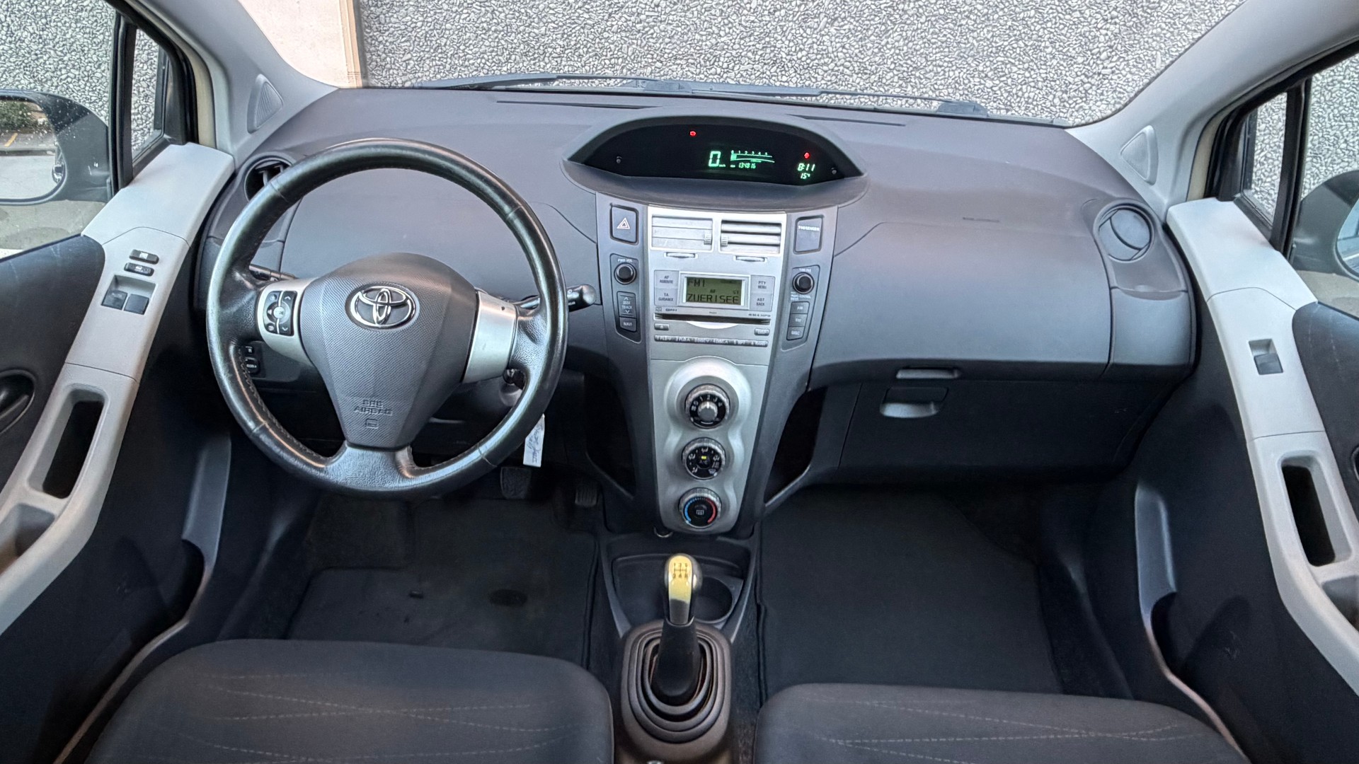 TOYOTA Yaris 1.3 Linea Sol-image-8