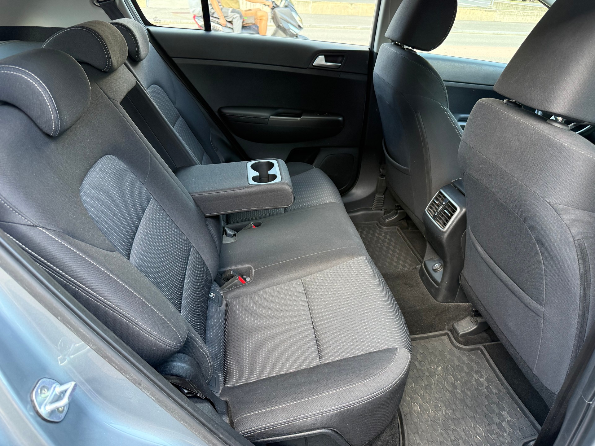 KIA Sportage 1.6CRDi Style 4WD Automat-image-13