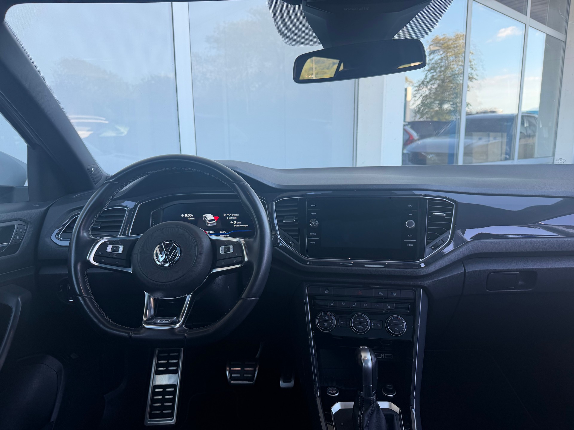 VW T-Roc 2.0 TSI Sport DSG 4Motion-image-6
