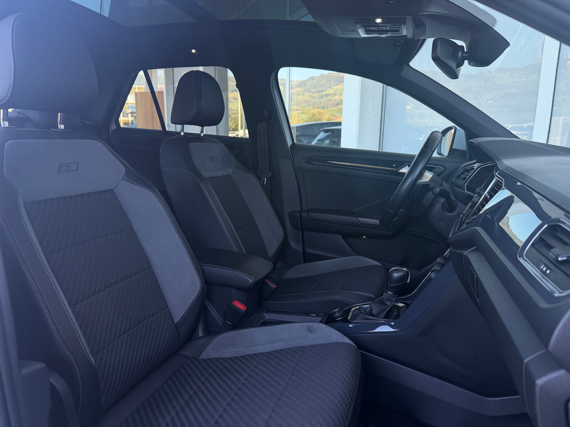 VW T-Roc 2.0 TSI Sport DSG 4Motion-image-3
