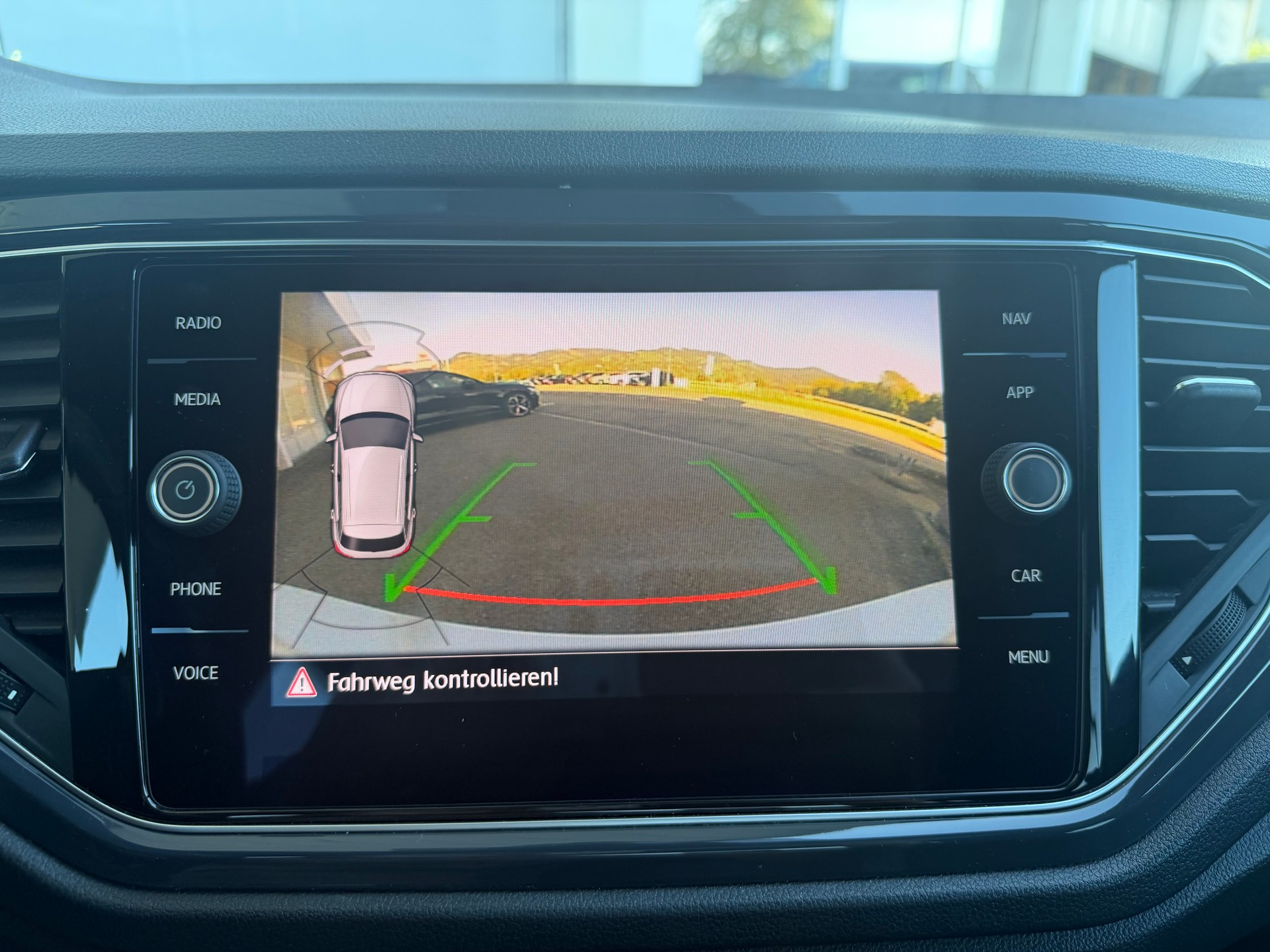 VW T-Roc 2.0 TSI Sport DSG 4Motion-image-18