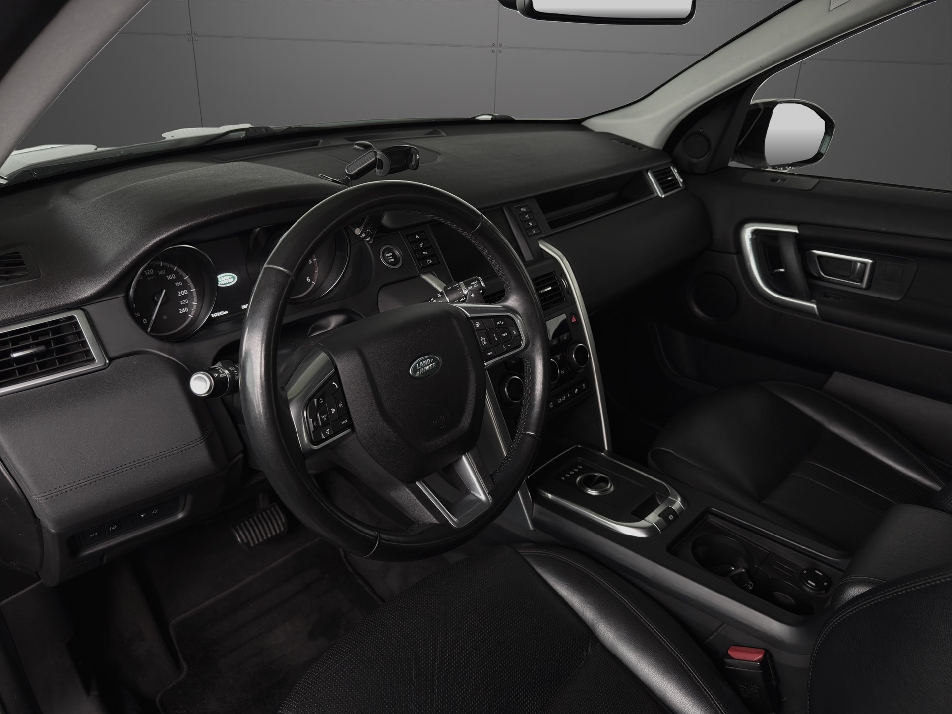 LAND ROVER Discovery Sport 2.0 TD4 HSE AT9-image-6