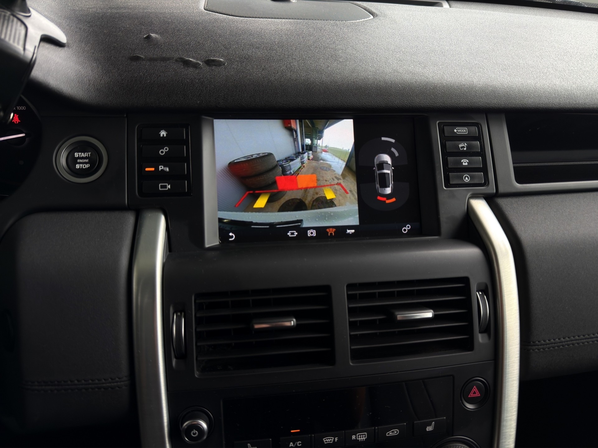 LAND ROVER Discovery Sport 2.0 TD4 HSE AT9-image-15