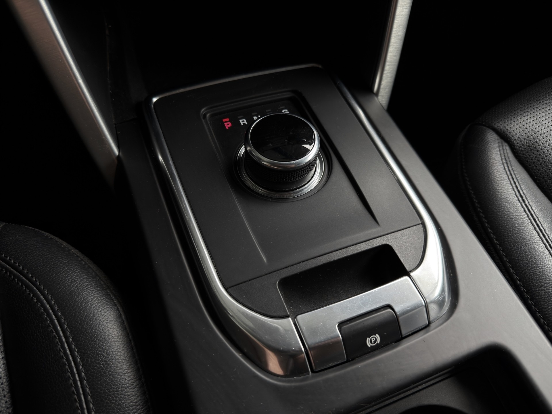 LAND ROVER Discovery Sport 2.0 TD4 HSE AT9-image-17
