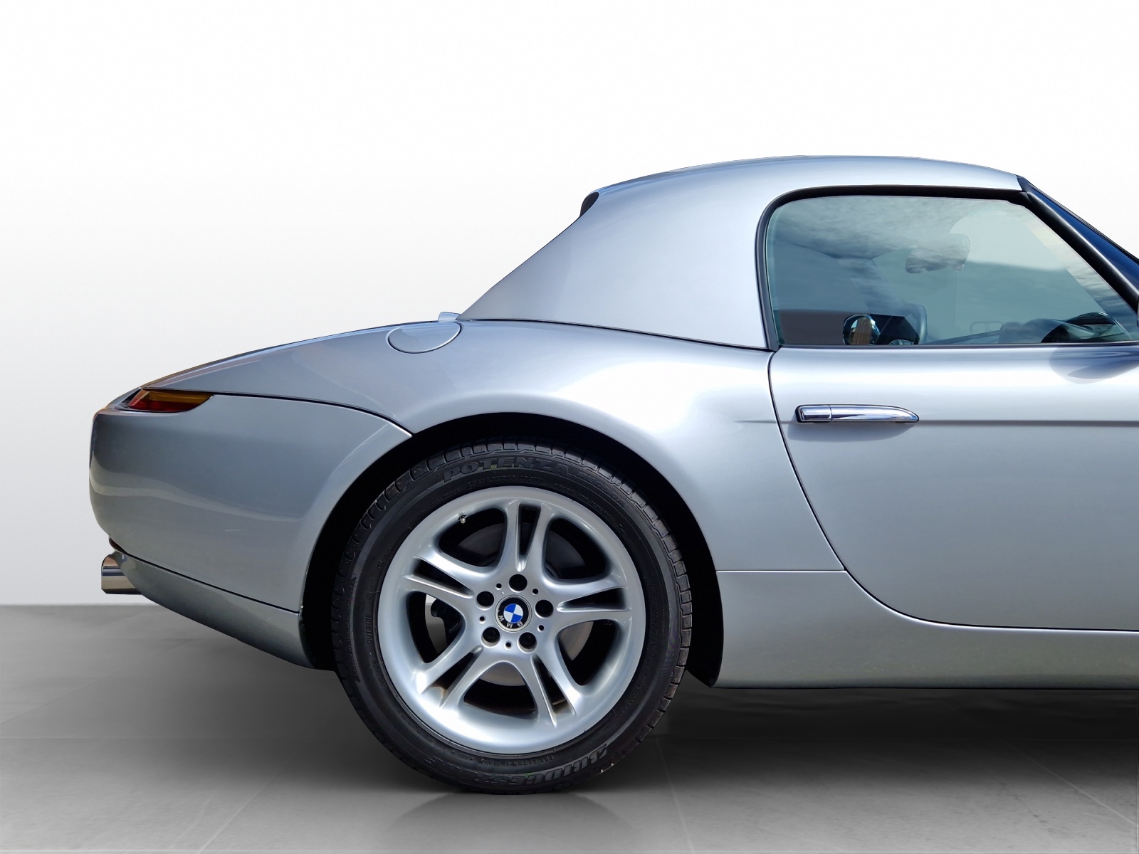 BMW Z8 Roadster-image-8
