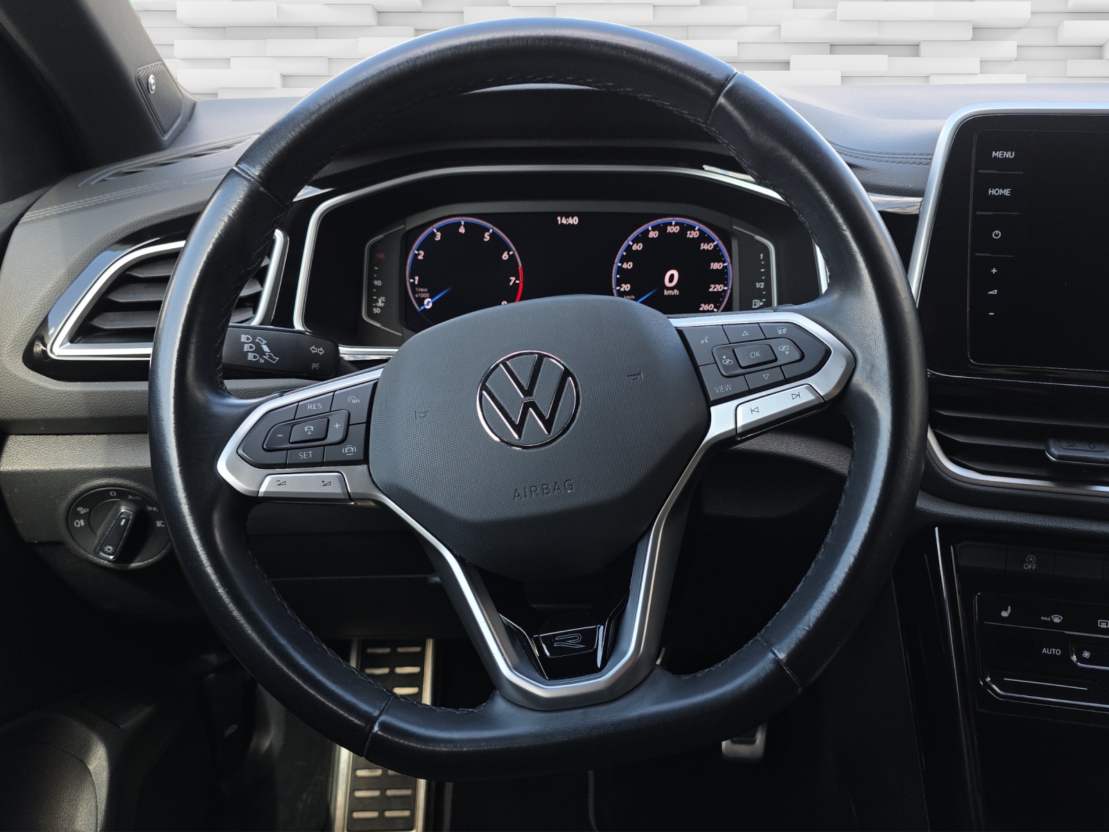 VW T-Roc 2.0 TSI R-Line DSG 4Motion-image-5