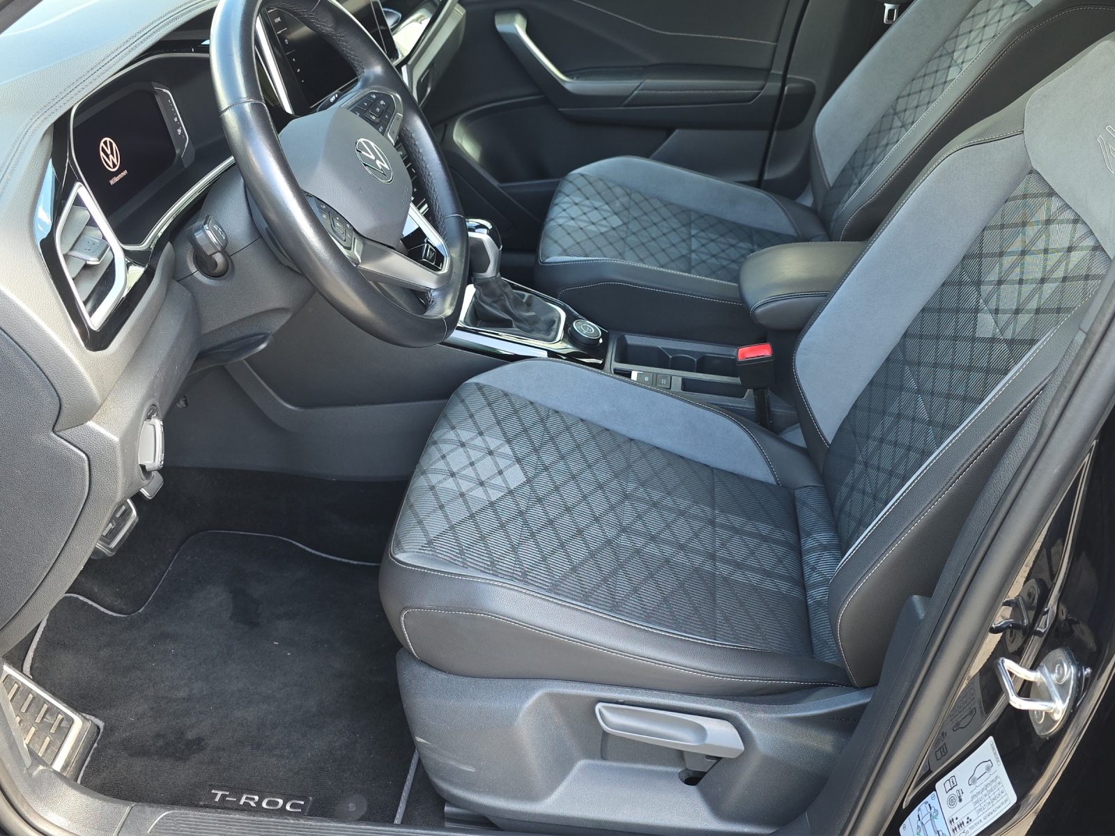 VW T-Roc 2.0 TSI R-Line DSG 4Motion-image-4