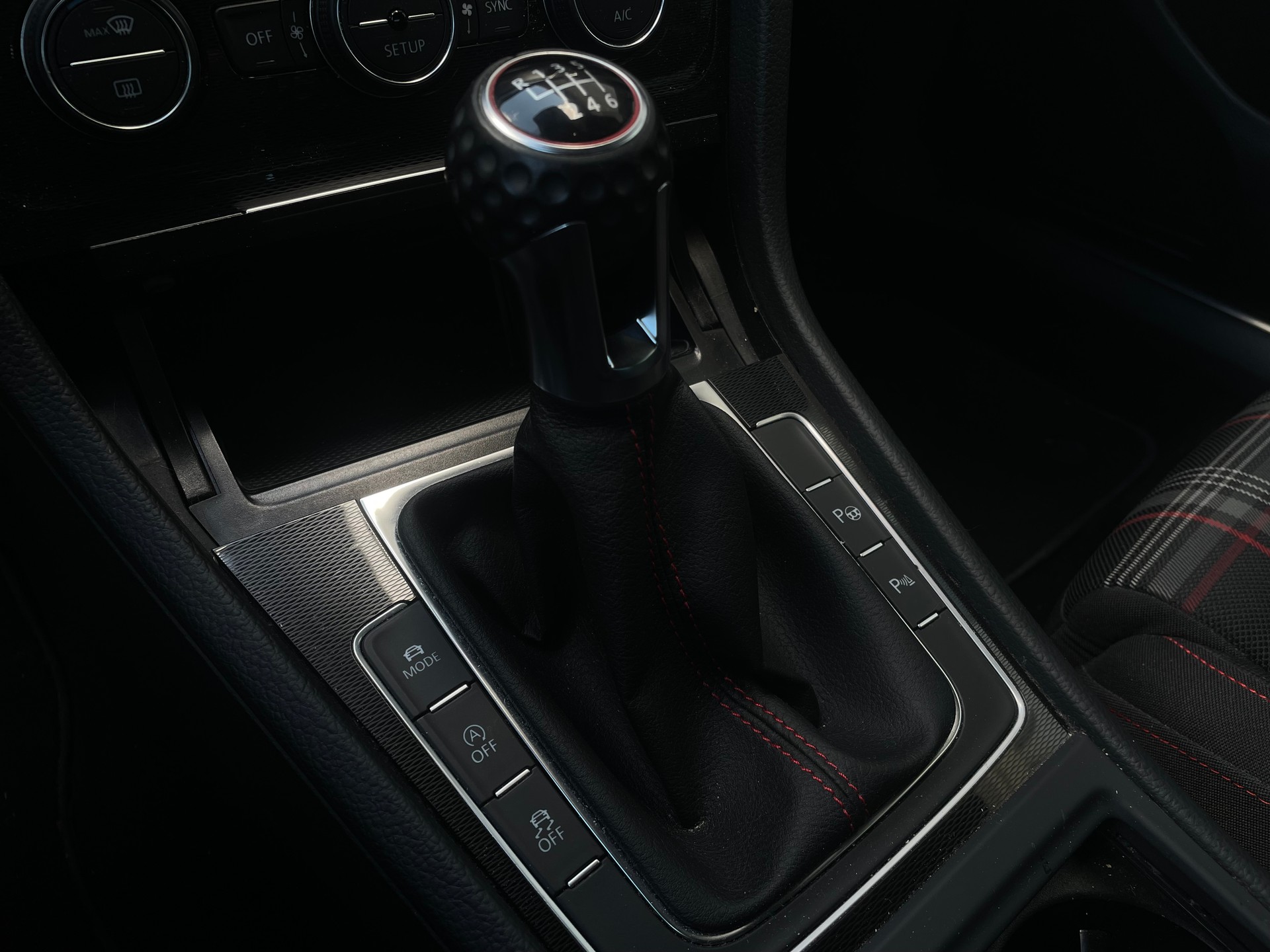 VW Golf 2.0 TSI GTI Performance-image-8