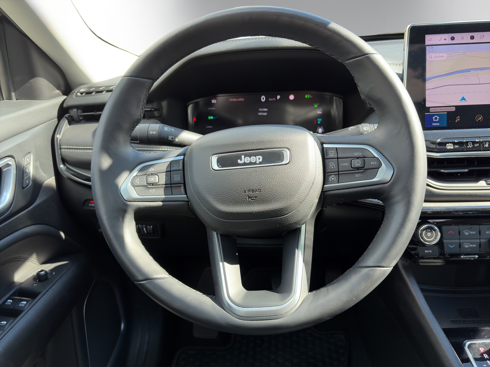JEEP Compass 1.3 T PHEV Summit Sky AWD-image-9