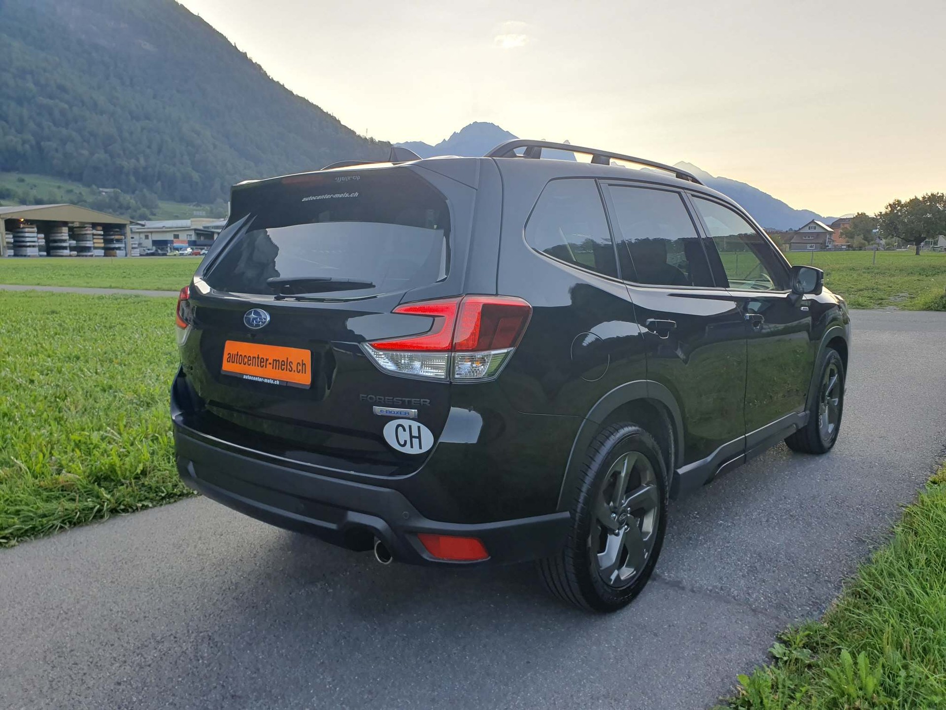 SUBARU Forester Station 2.0i e-Boxer Luxury-image-3