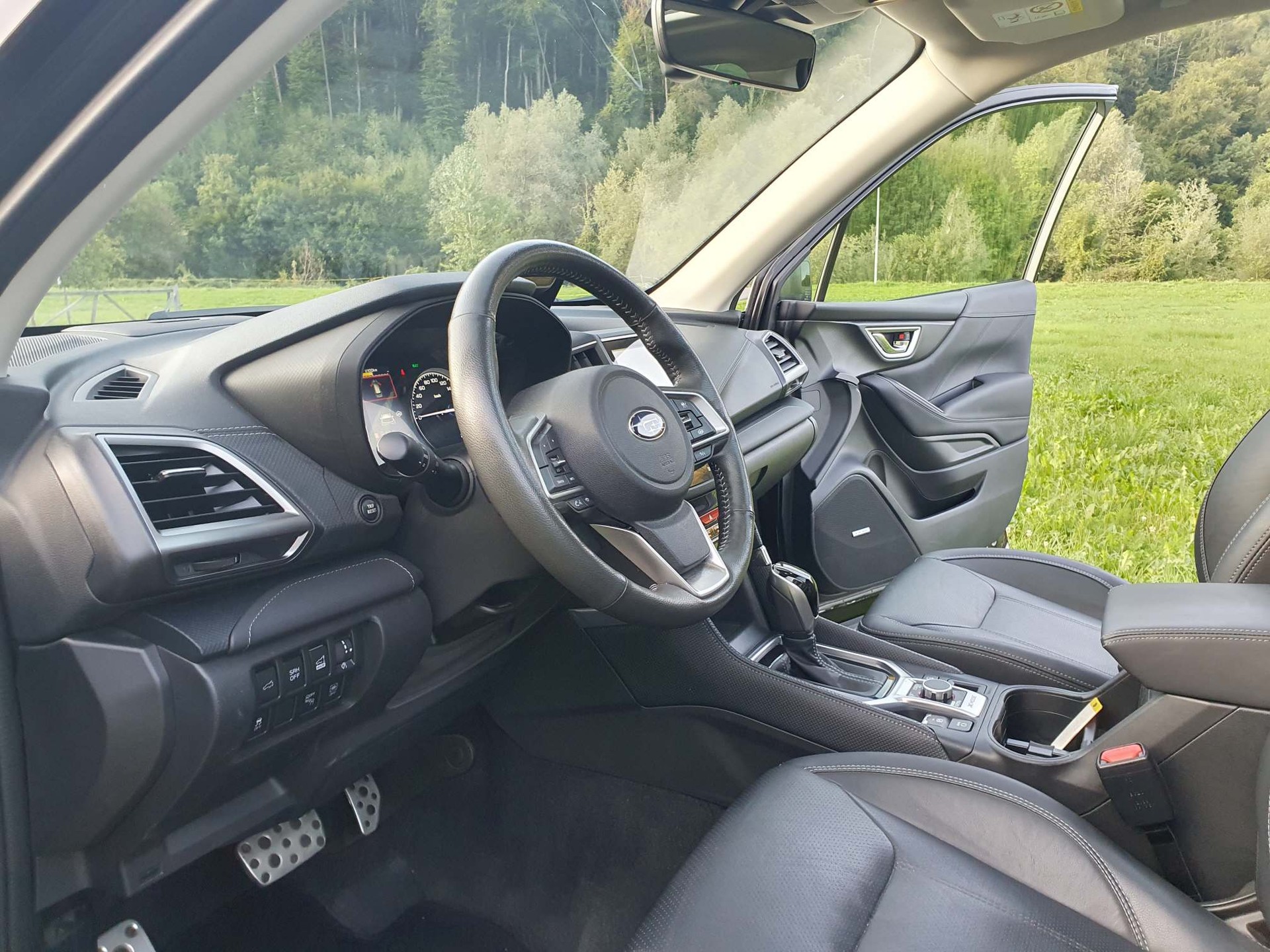 SUBARU Forester Station 2.0i e-Boxer Luxury-image-5