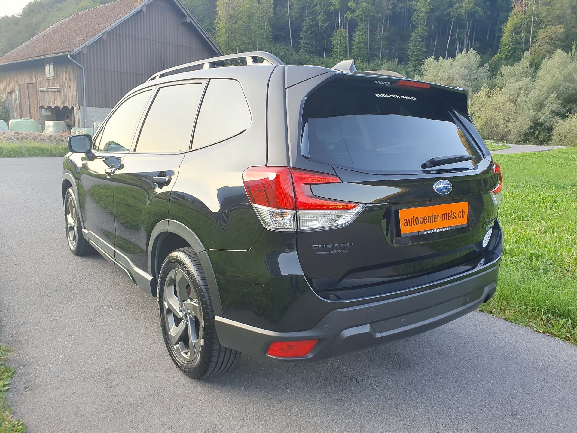 SUBARU Forester Station 2.0i e-Boxer Luxury-image-1
