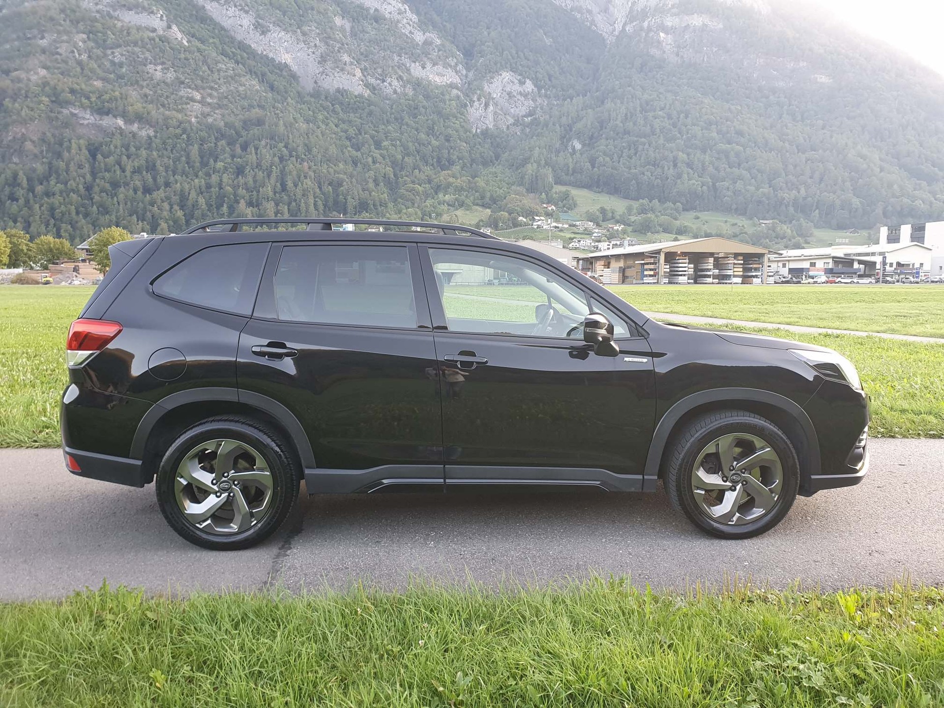 SUBARU Forester Station 2.0i e-Boxer Luxury-image-4
