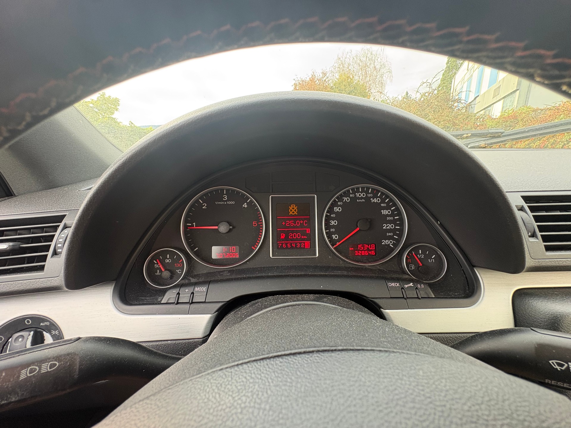 AUDI A4 Avant 2.0 TDI-image-9
