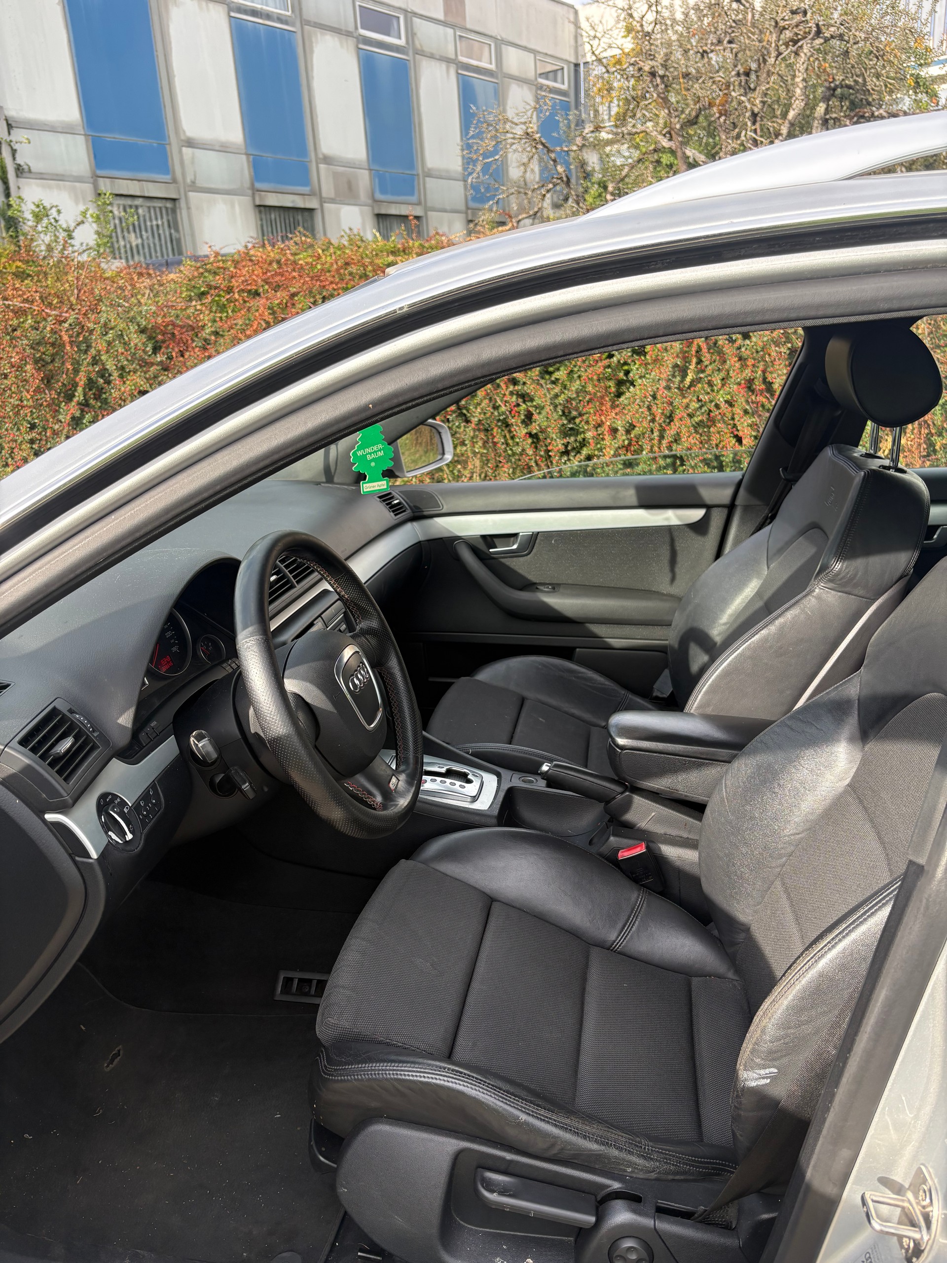 AUDI A4 Avant 2.0 TDI-image-6