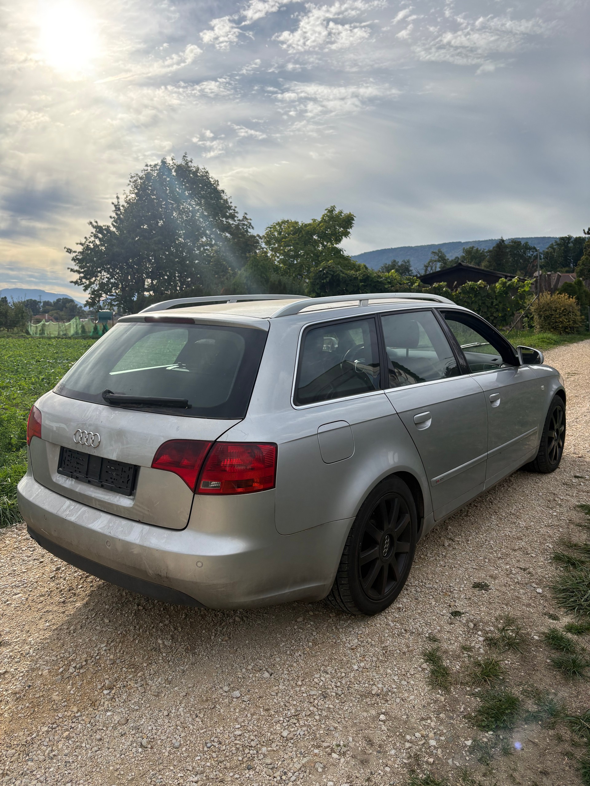 AUDI A4 Avant 2.0 TDI-image-4