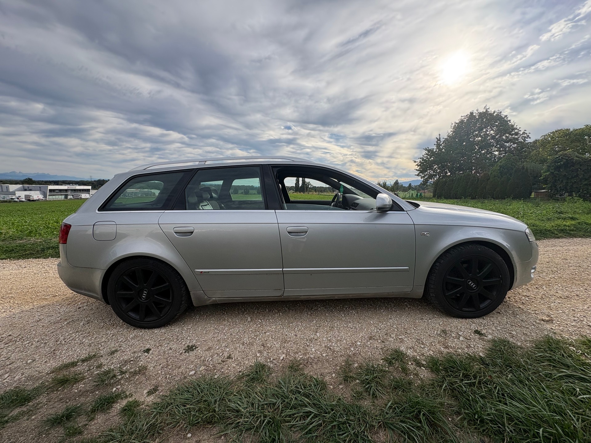 AUDI A4 Avant 2.0 TDI-image-3