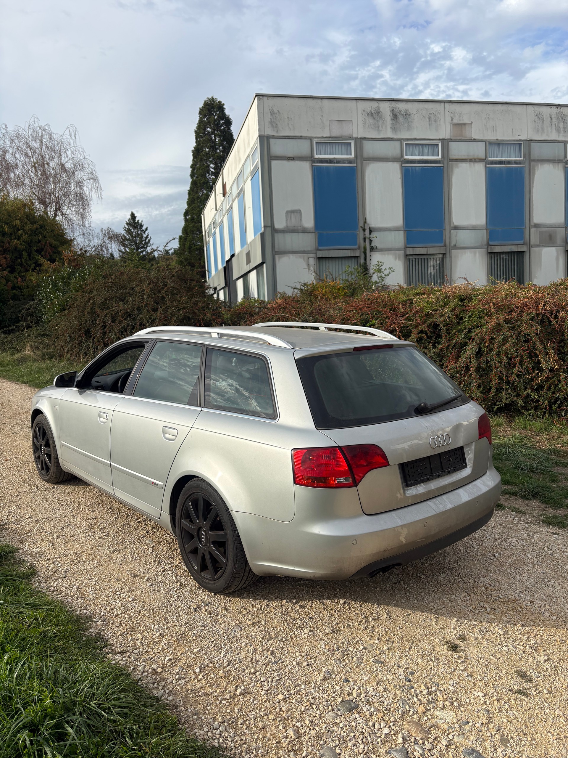 AUDI A4 Avant 2.0 TDI-image-5