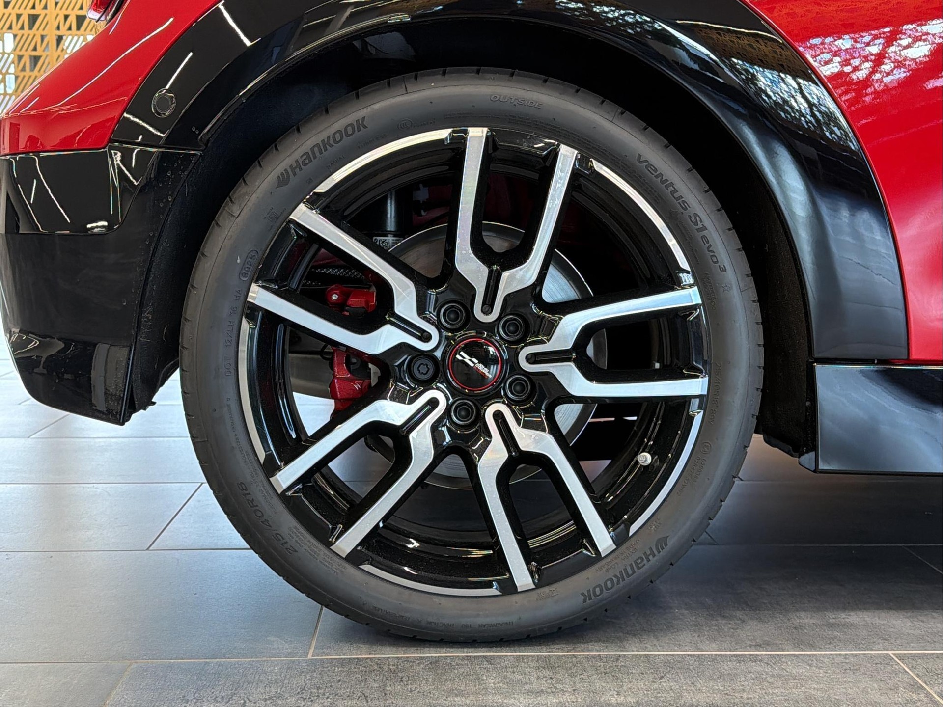 MINI John Cooper Works Cabrio-image-6