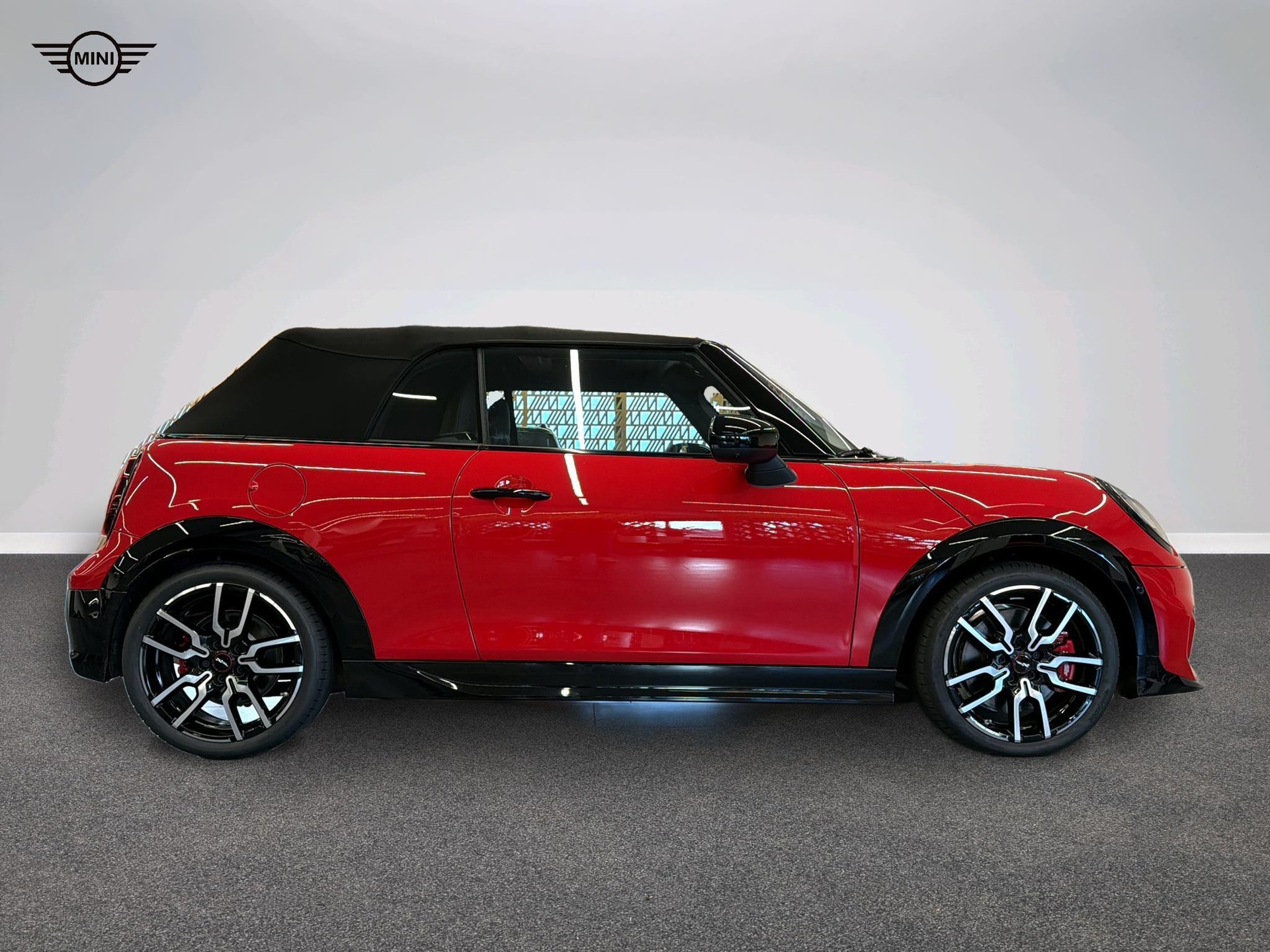 MINI John Cooper Works Cabrio-image-1