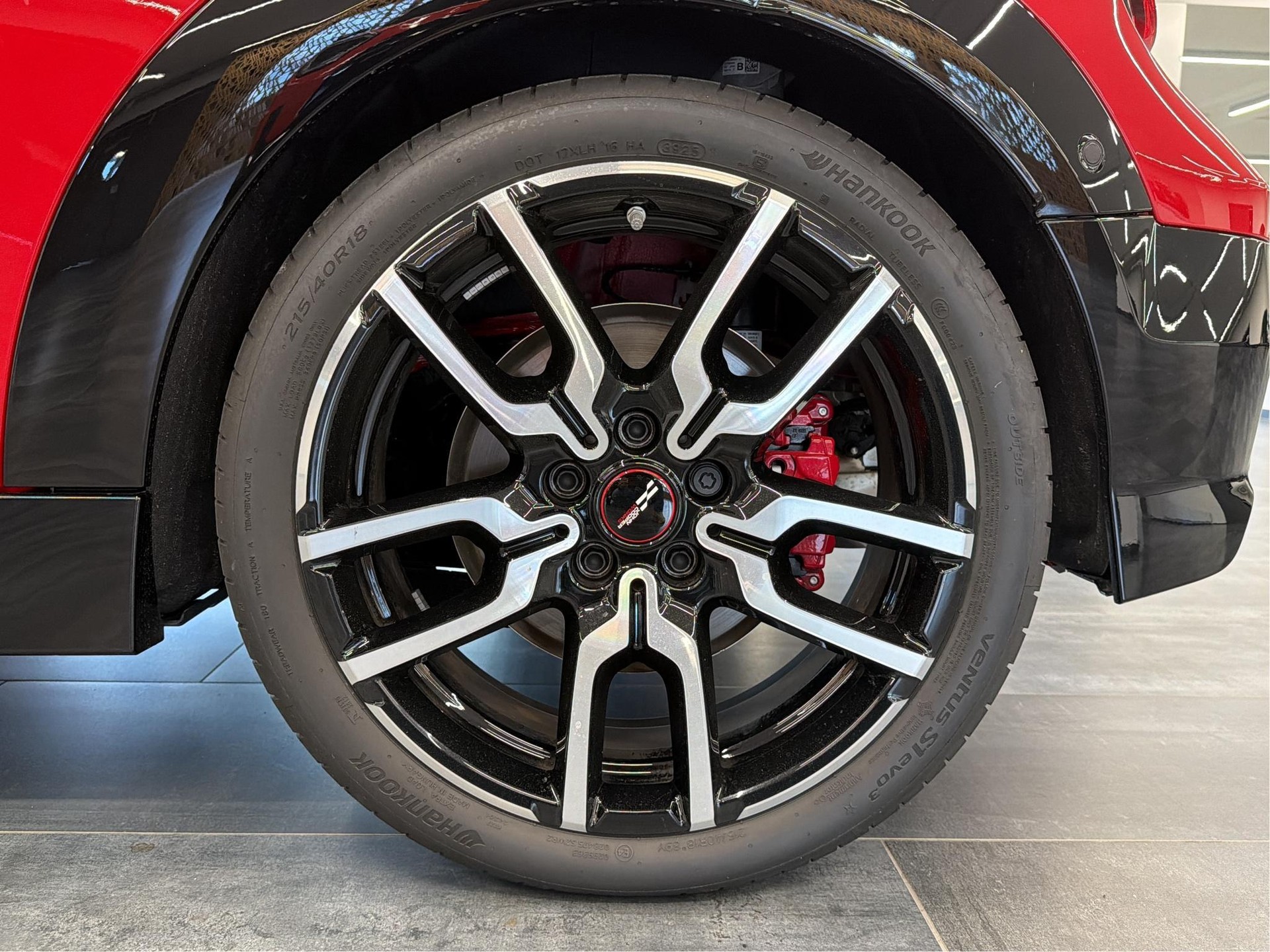 MINI John Cooper Works Cabrio-image-9