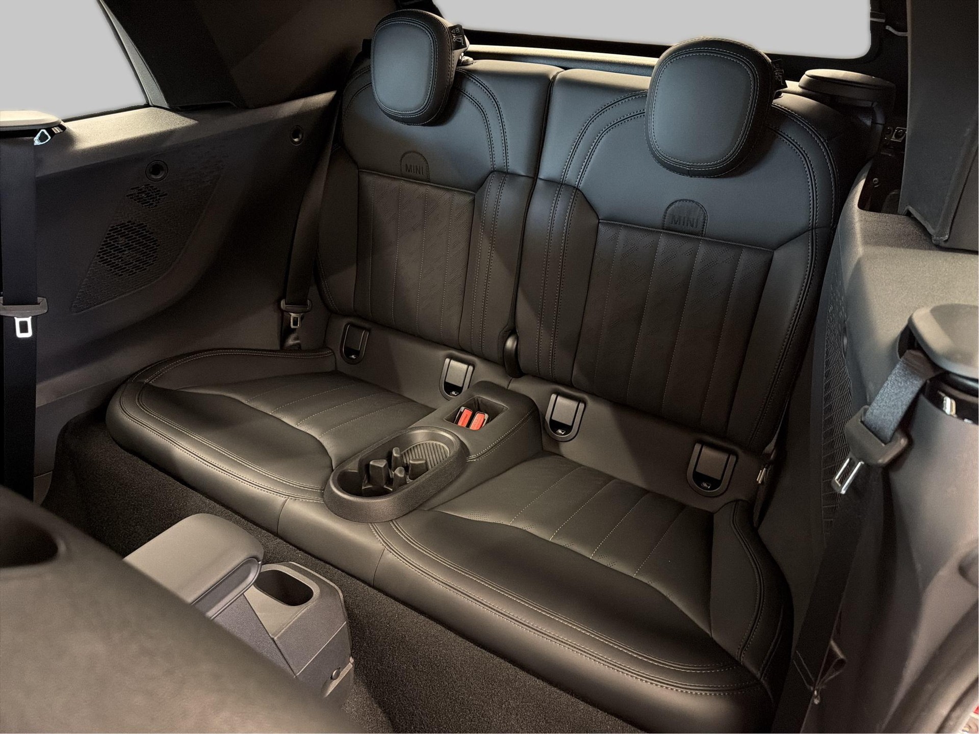 MINI John Cooper Works Cabrio-image-16