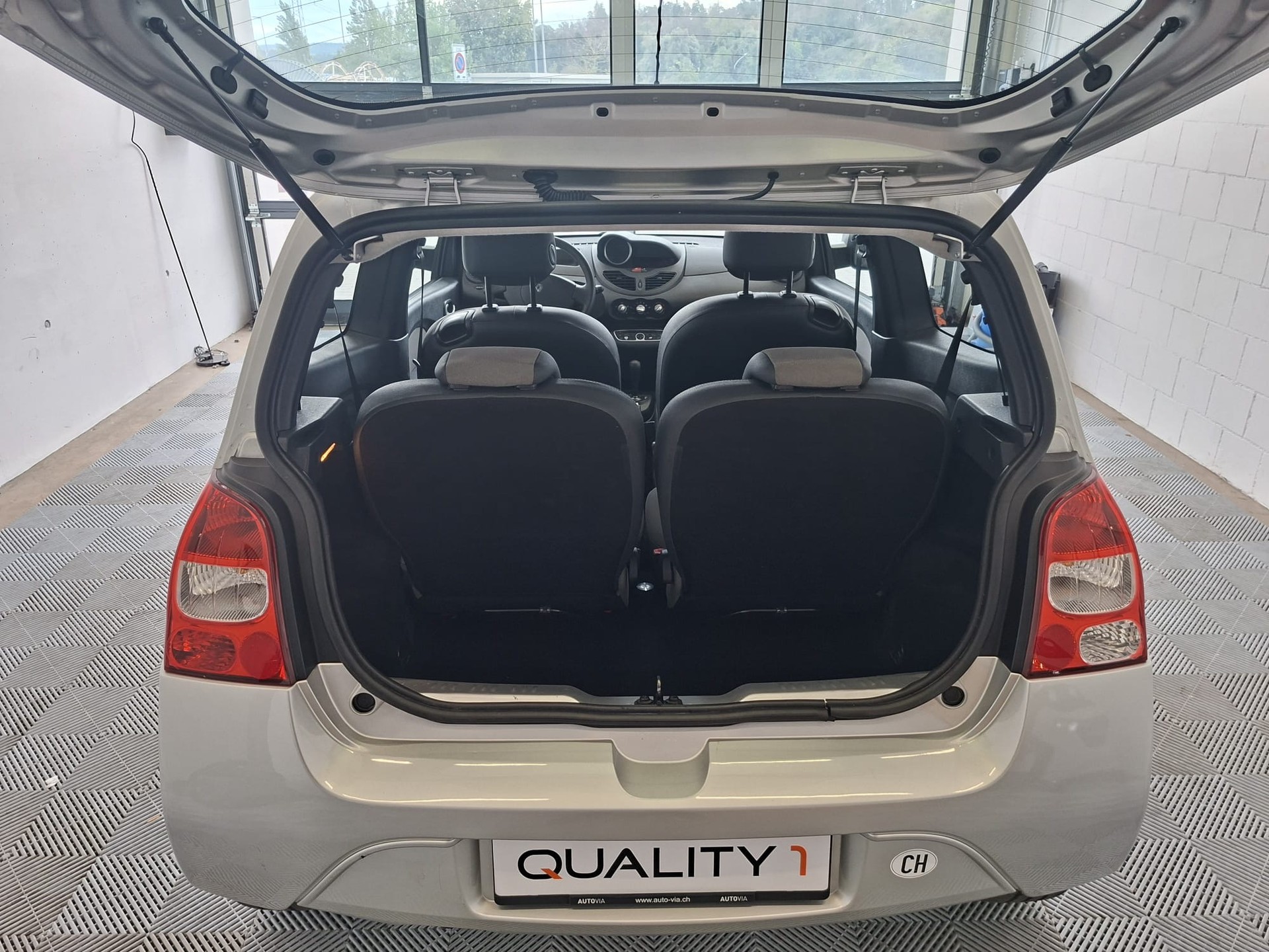 RENAULT Twingo 1.2 16V Initiale Quickshift-image-10