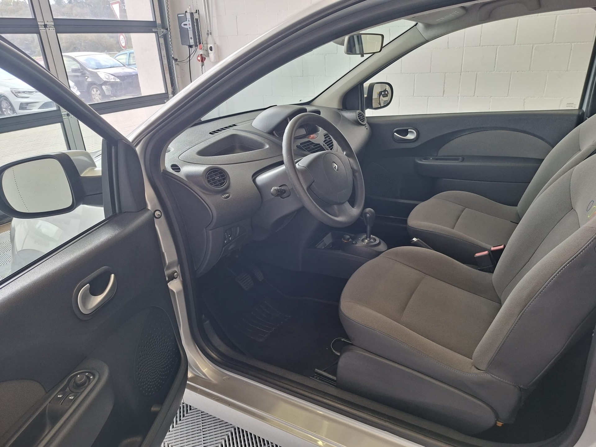 RENAULT Twingo 1.2 16V Initiale Quickshift-image-7