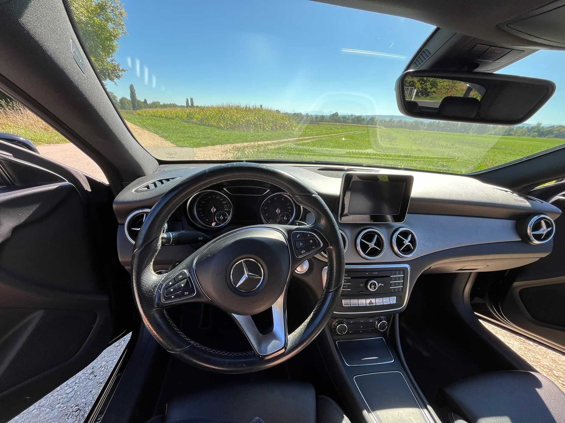 MERCEDES-BENZ CLA 200-image-2