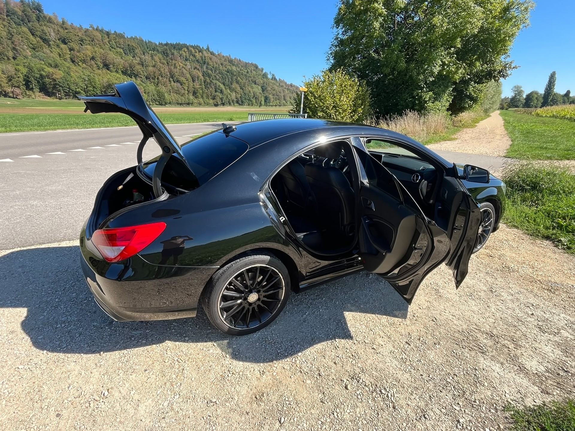 MERCEDES-BENZ CLA 200-image-3