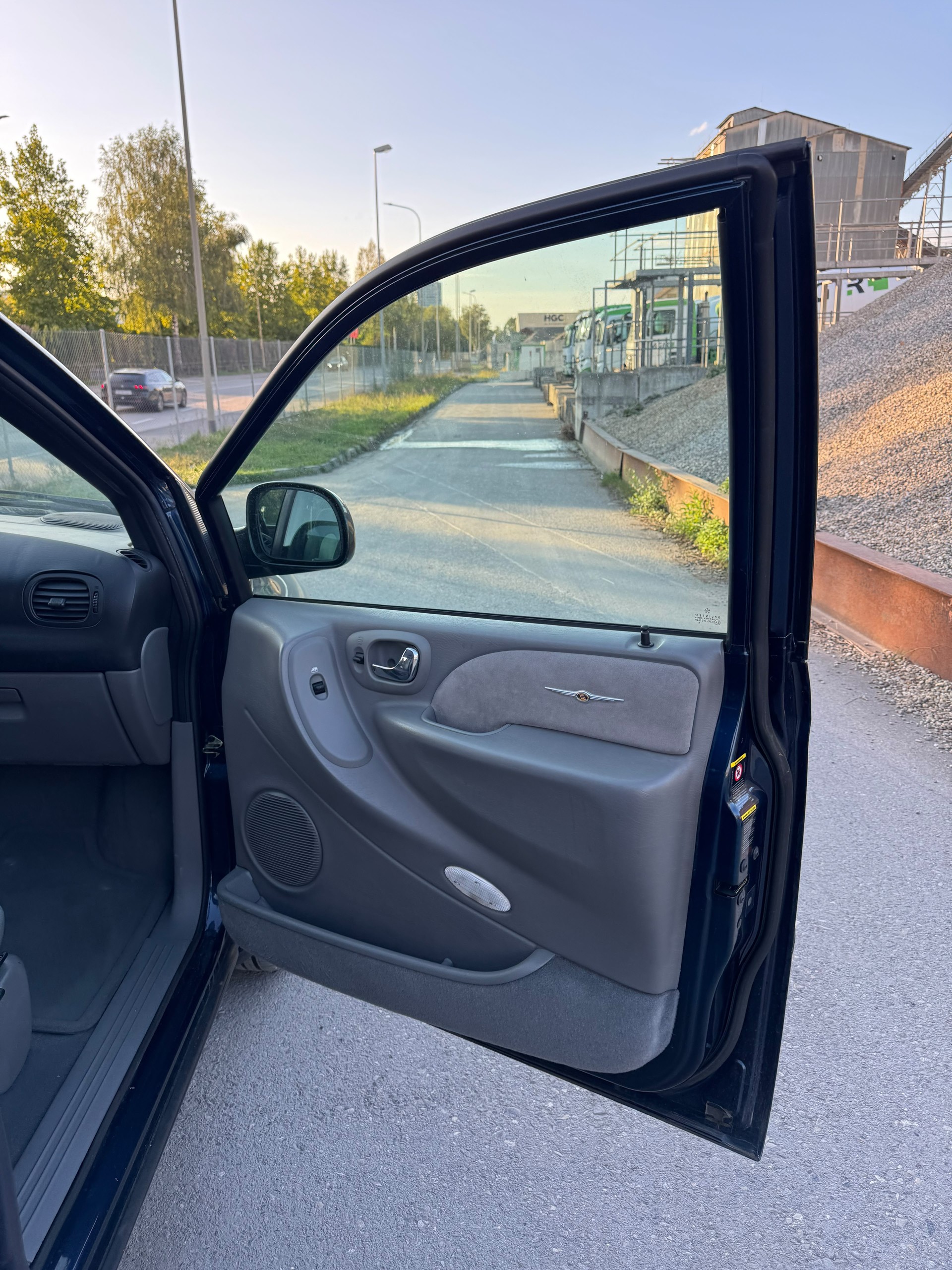 CHRYSLER Grand Voyager 3.3 Limited Automatic Mit MFK 7 Platz-image-9
