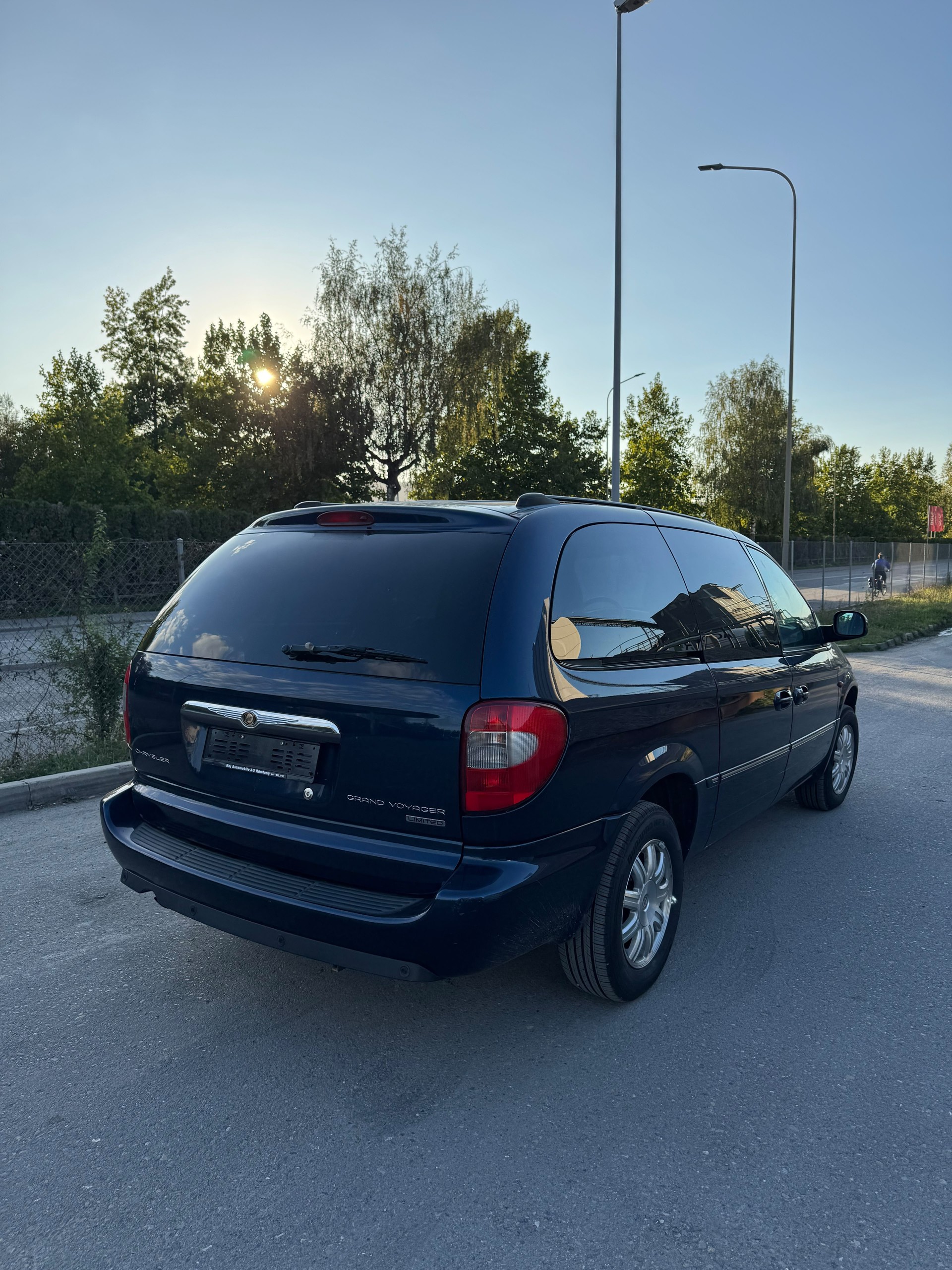 CHRYSLER Grand Voyager 3.3 Limited Automatic Mit MFK 7 Platz-image-1